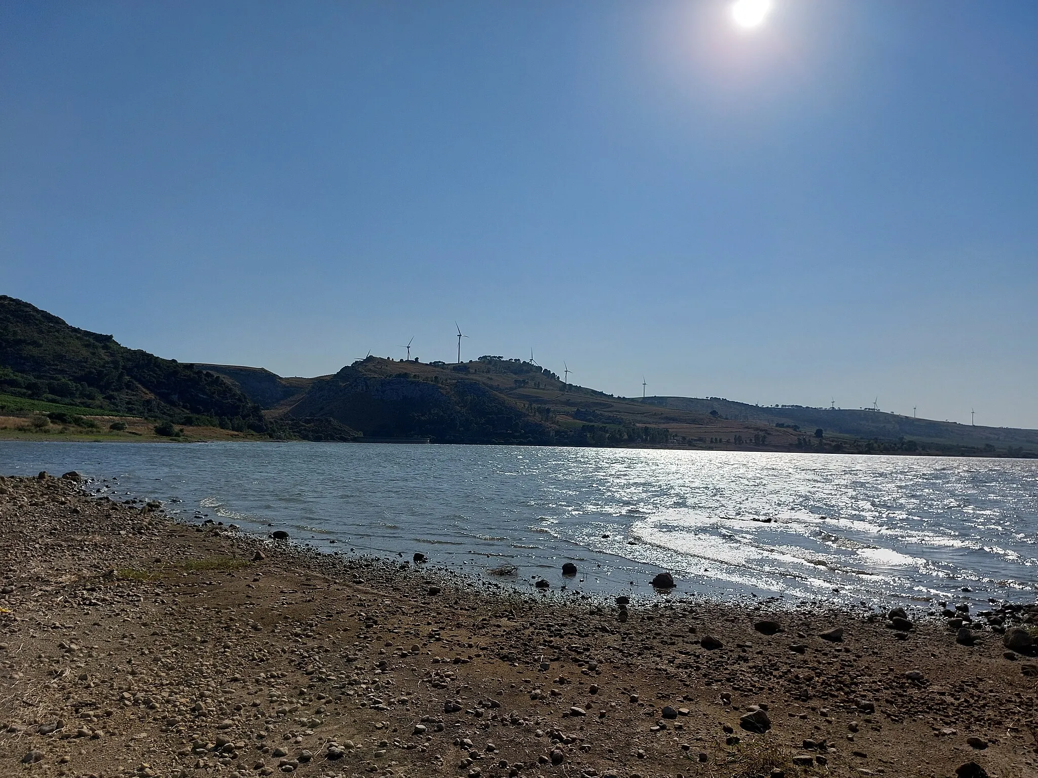 Photo showing: vue du Lac Arancio depuis le Fortin de Mazzallakkar