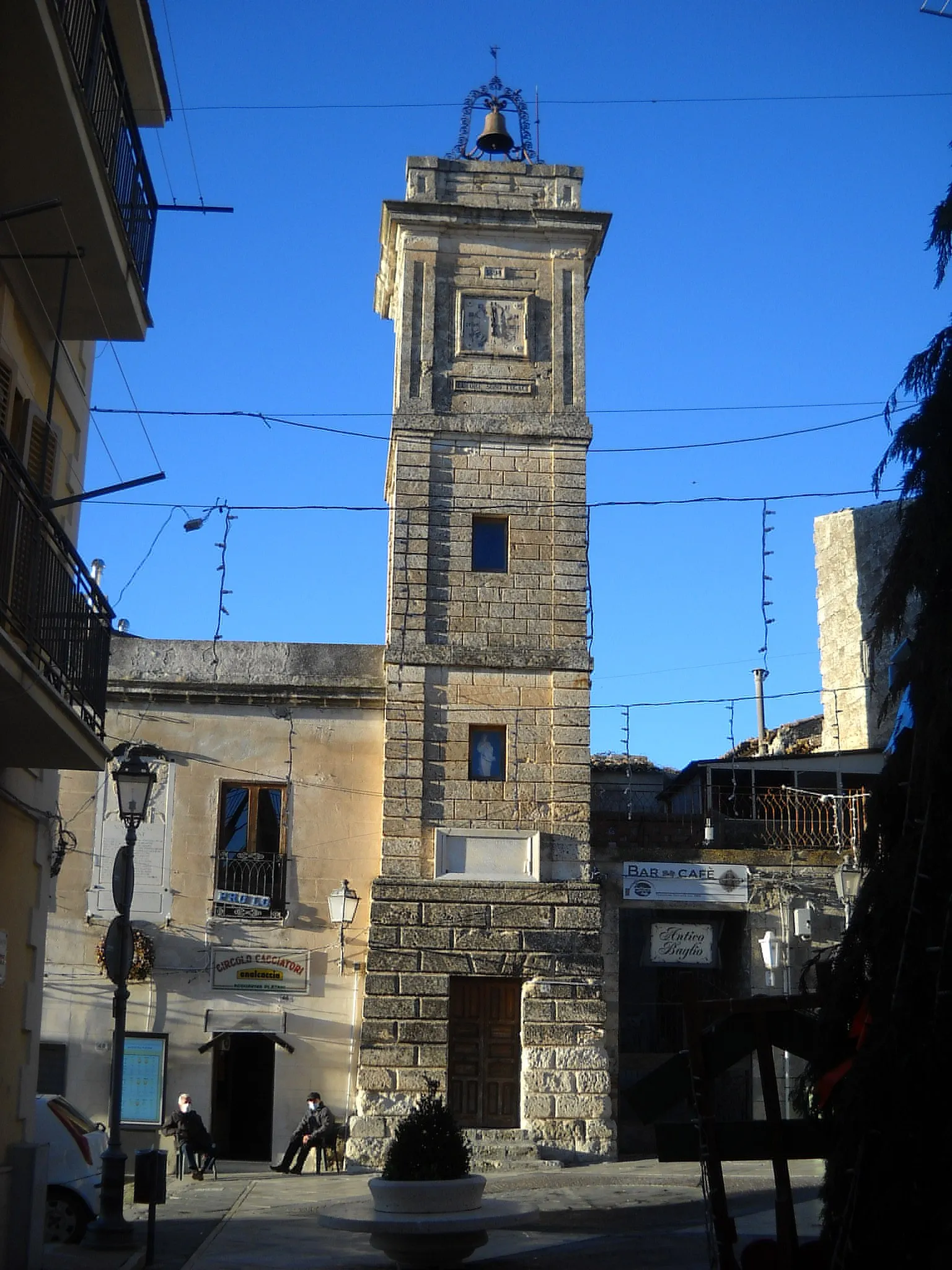Photo showing: La torre progettata nel 1860 dall'ingegnere di Lercara Friddi, Alessandro Lazzarini, fu costruita per volontà dell'allora sindaco Pietro Giudici ed inaugurata nel 1894. Alta 18 metri, realizzata in pietra locale