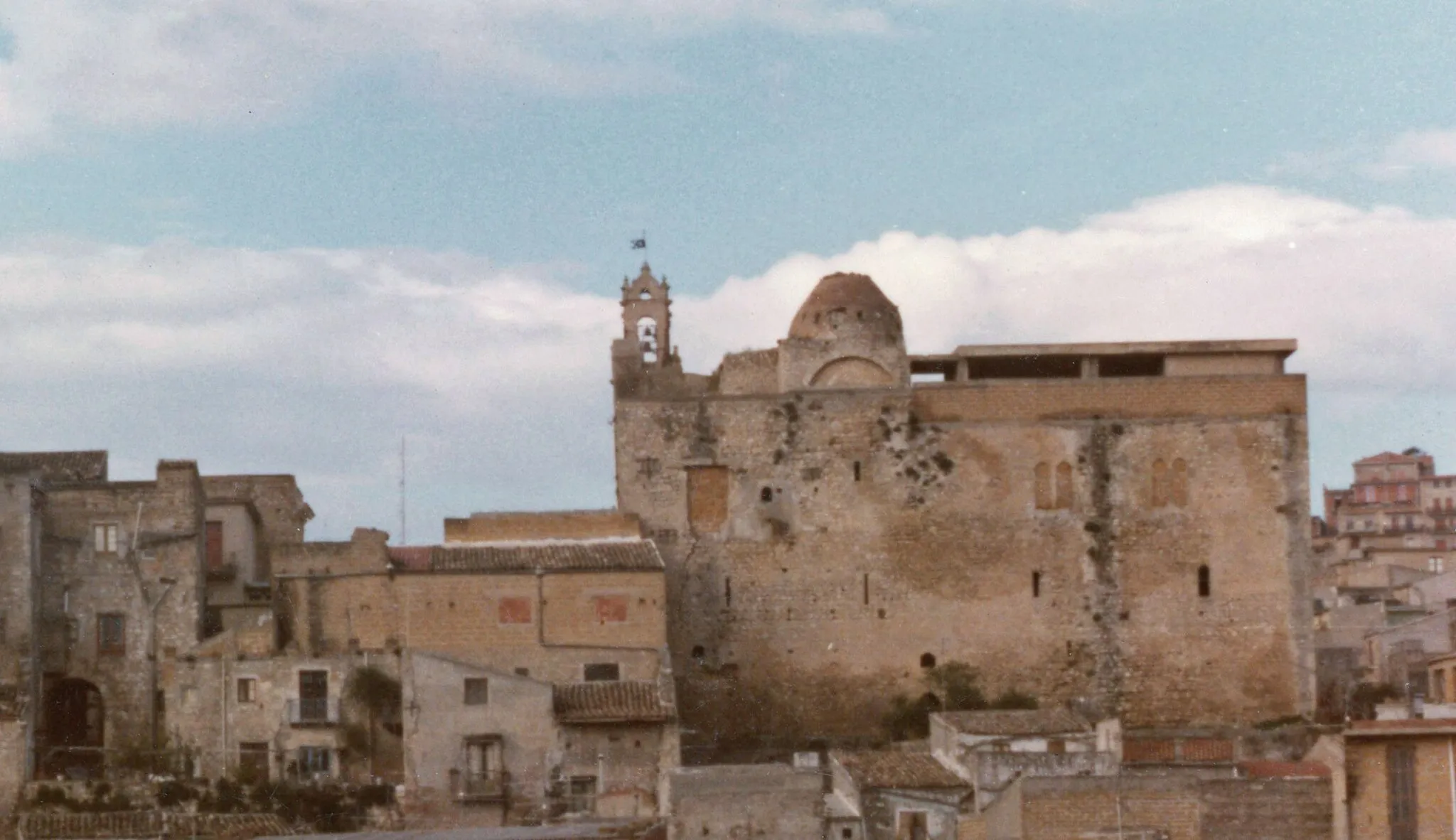 Photo showing: Castello chiaramontano di Favara nel 1980.