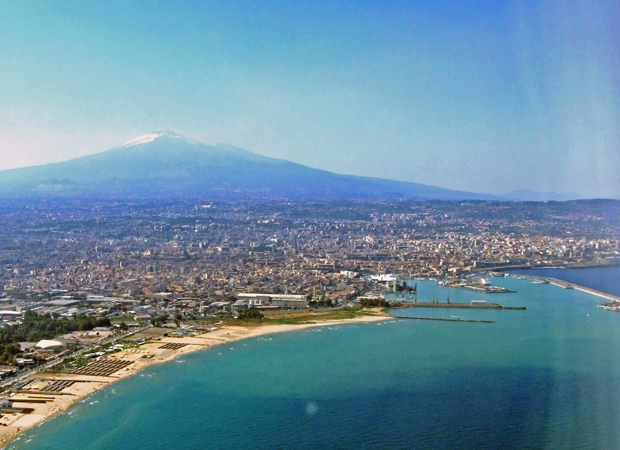 Photo showing: Panoramic view of Catania Etna Volcanos Sicilia Italy Castielli CC0