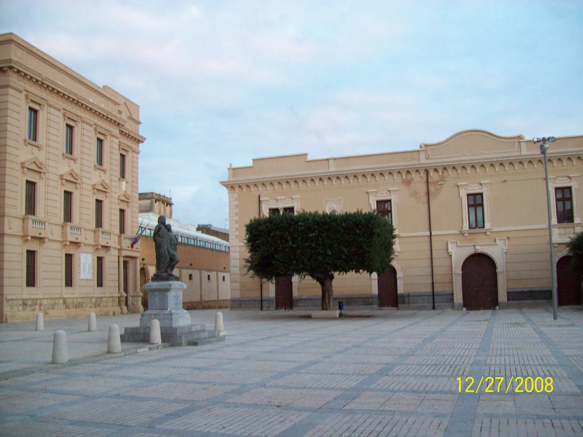 Photo showing: Menfi (provincia di Agrigento): piazza Vittorio Emanuele