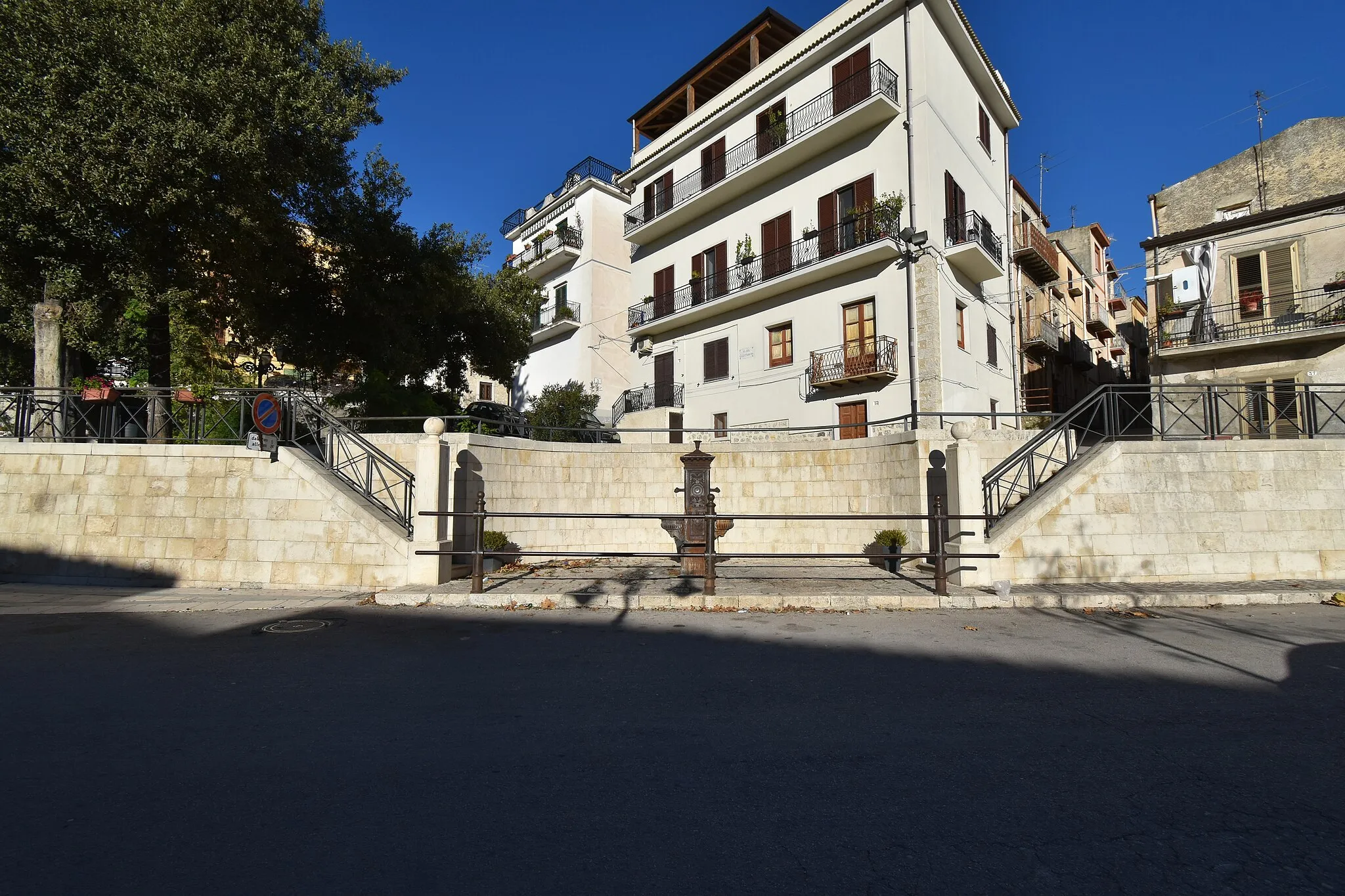 Photo showing: Bivona - Fontana di Mezzaranciu