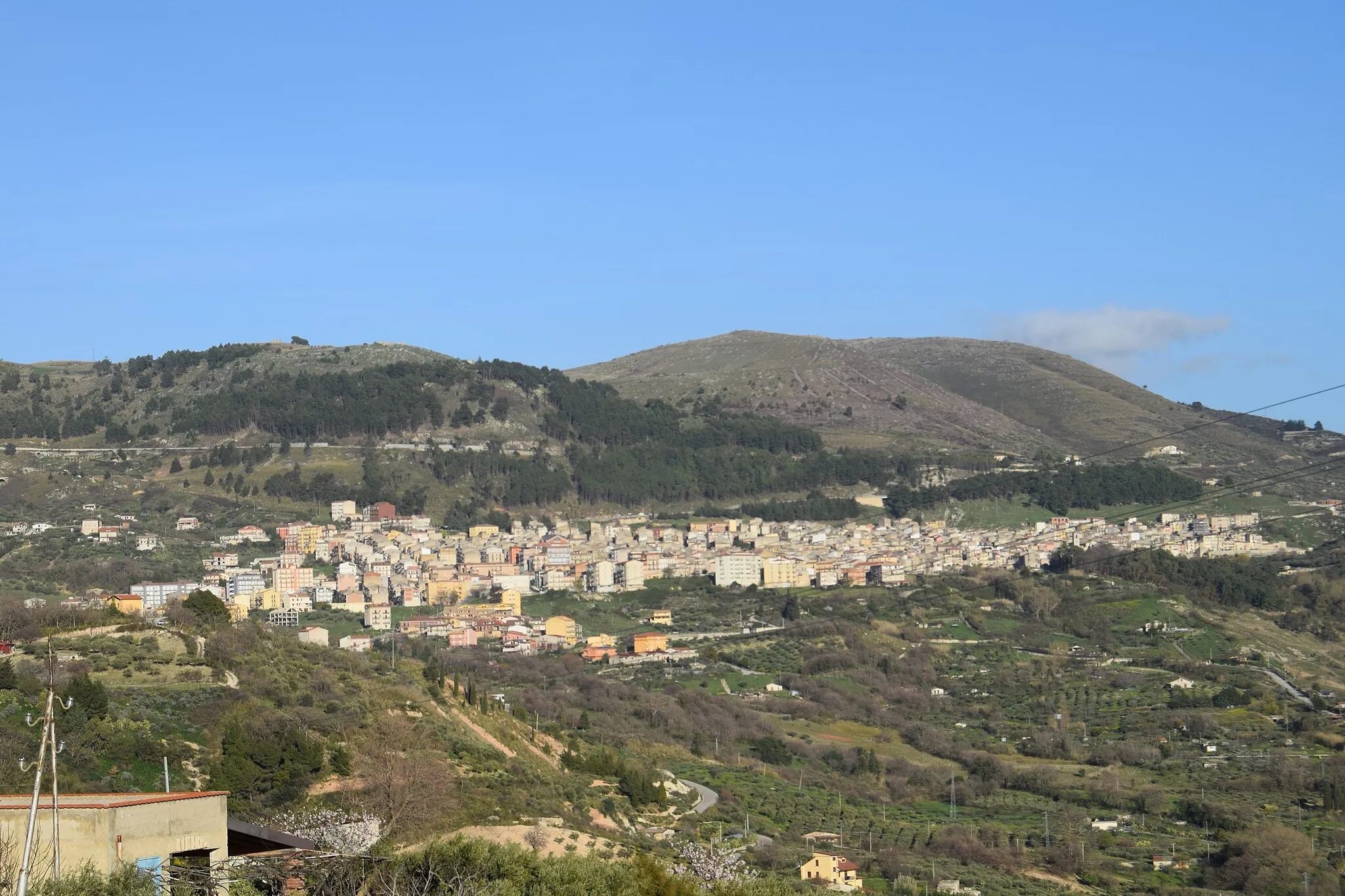 Photo showing: Panorama del centro abitato, comune di Santo Stefano Quisquina (Provincia di Agrigento, Sicilia, Italia)