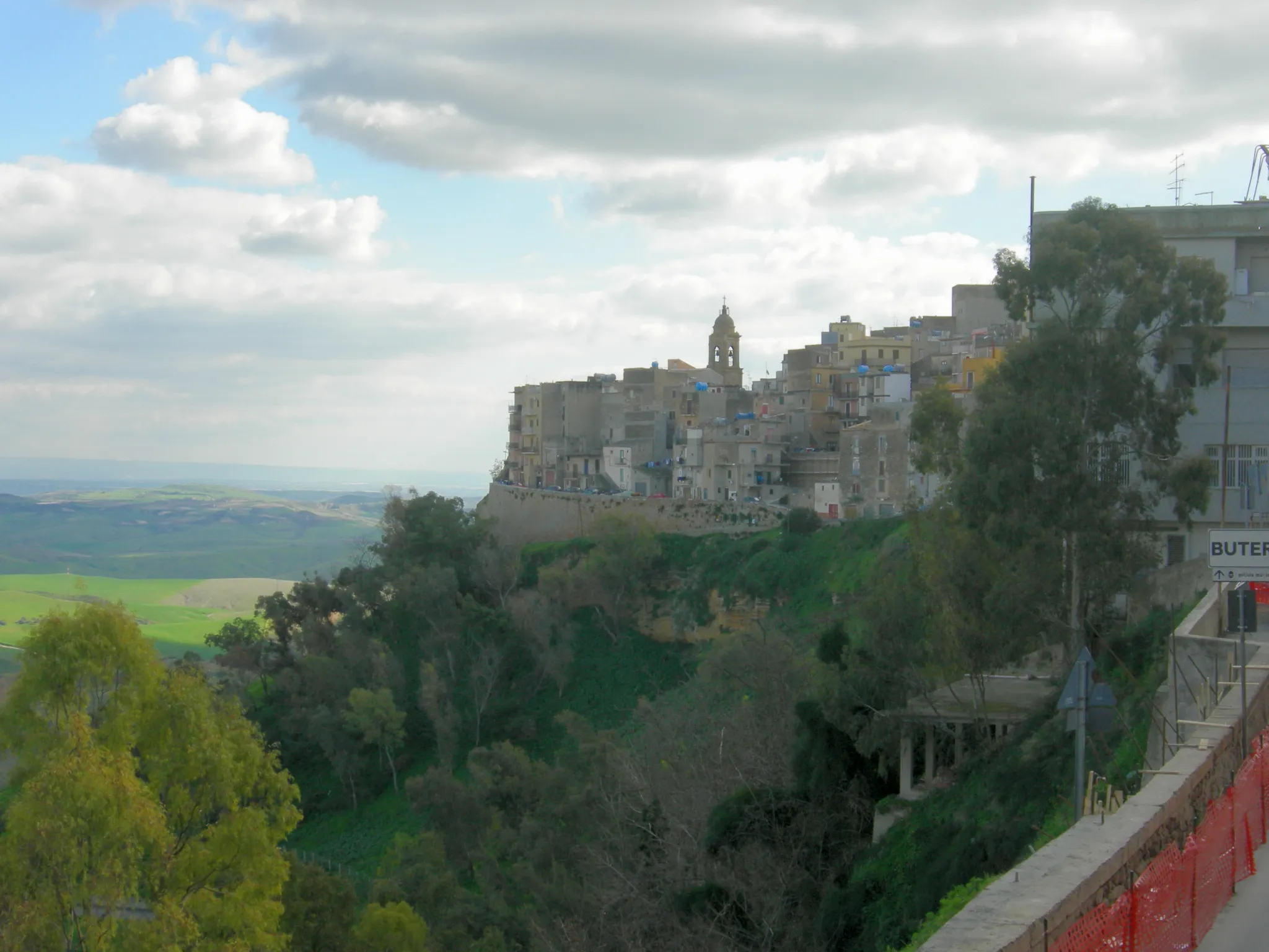 Photo showing: Veduta di Butera (province of Caltanissetta)