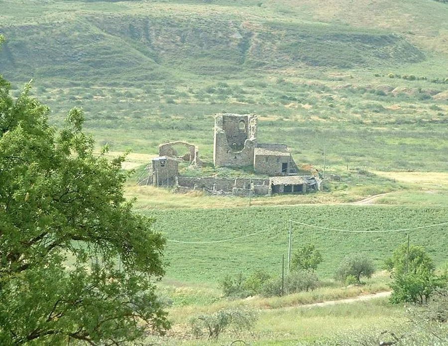 Photo showing: Resuttano (CL), view of Castle from provincial road to Alimena (PA).