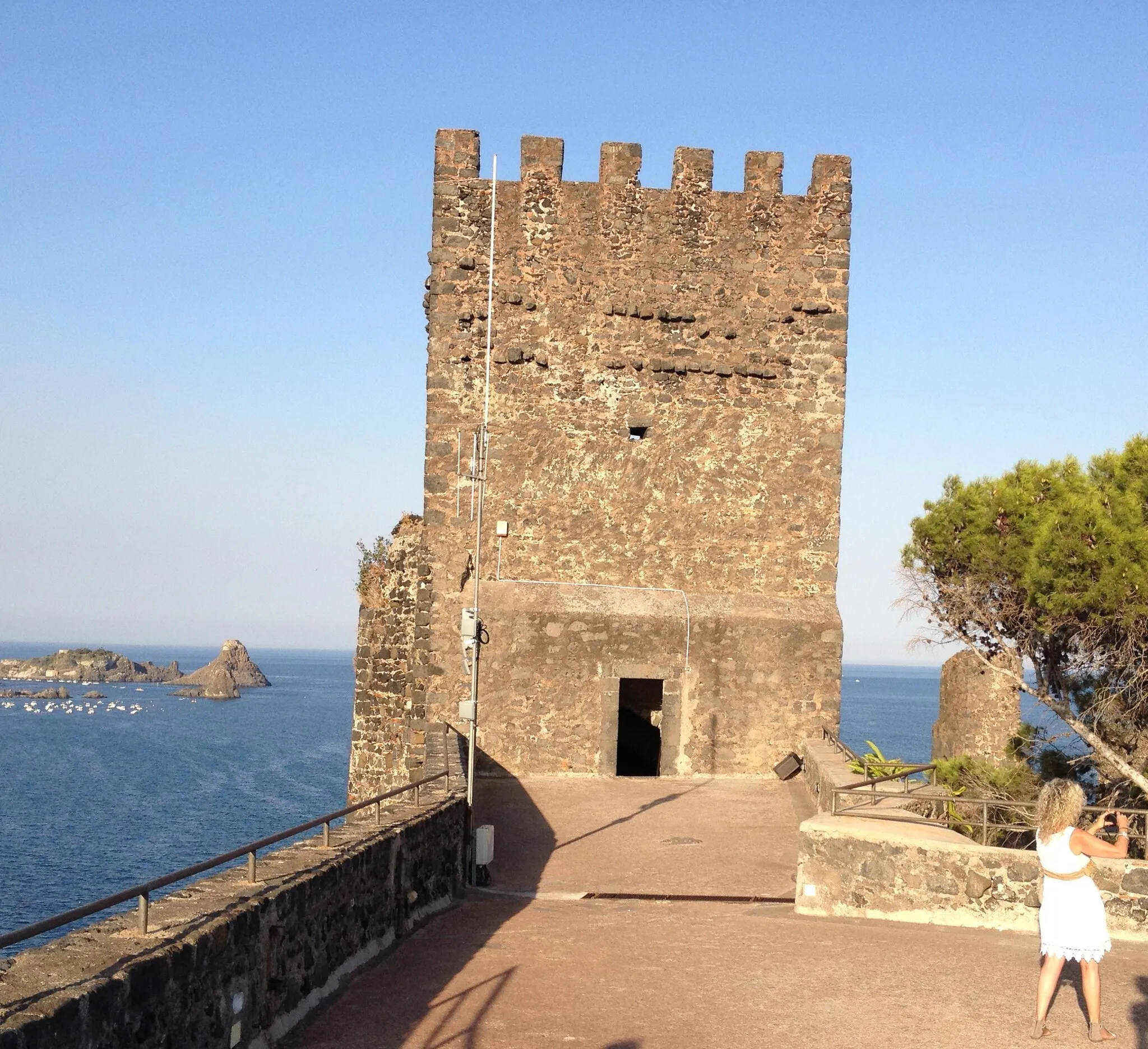 Photo showing: Torre del Castello Normanno di Aci Castello (CT) Italy