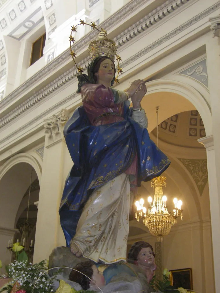Photo showing: San Michele di Ganzaria: Festa della Immacolata Concezione della Beata Vergine Maria, processione, la statua dell'Immacolata.