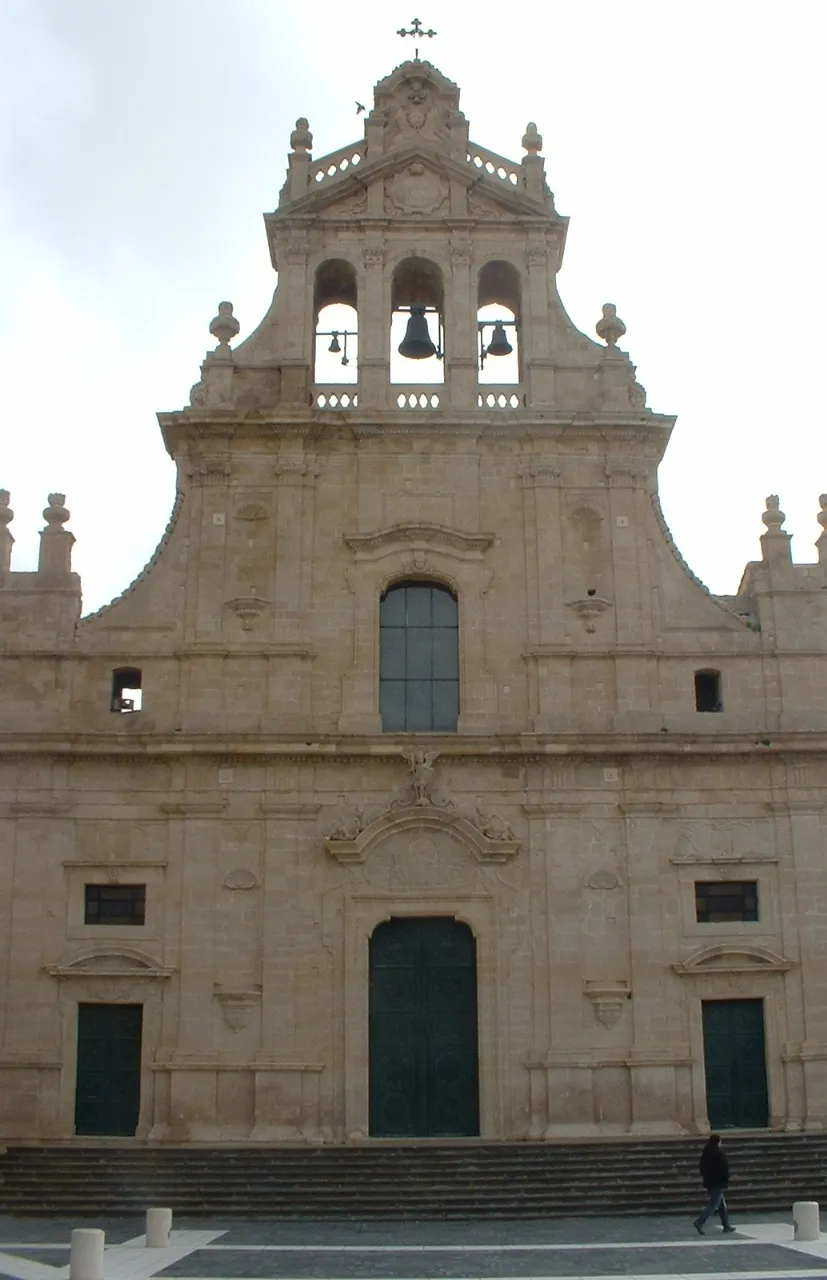 Photo showing: Grammichele, Fassade der Pfarrkirche San Michele (18. Jahrhundert, Obergeschoss 19. Jahrhundert von Carlo Sada).