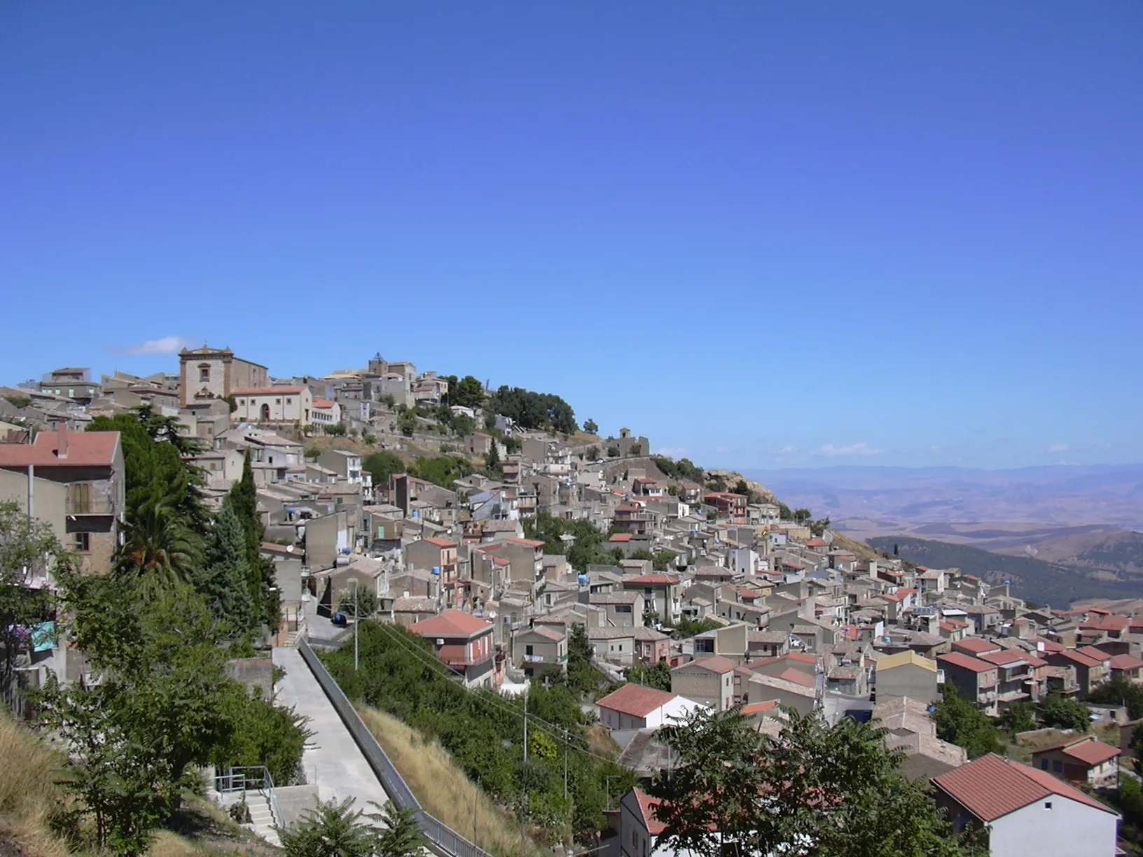 Photo showing: Aidone - EN_Sicilia: Panorama dell'antico quartiere di San Giacomo, sono visibili le chiese di San Domenico, dell'Annunziata e San Lorenzo