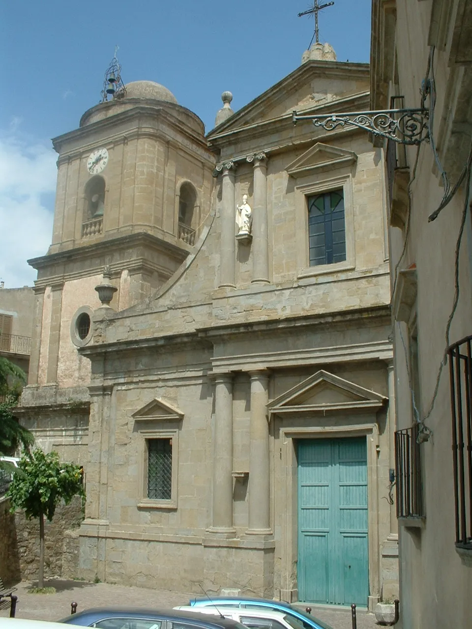 Photo showing: Main church Facade and bell tower (XVI sec.), in Capizzi, in Sicily