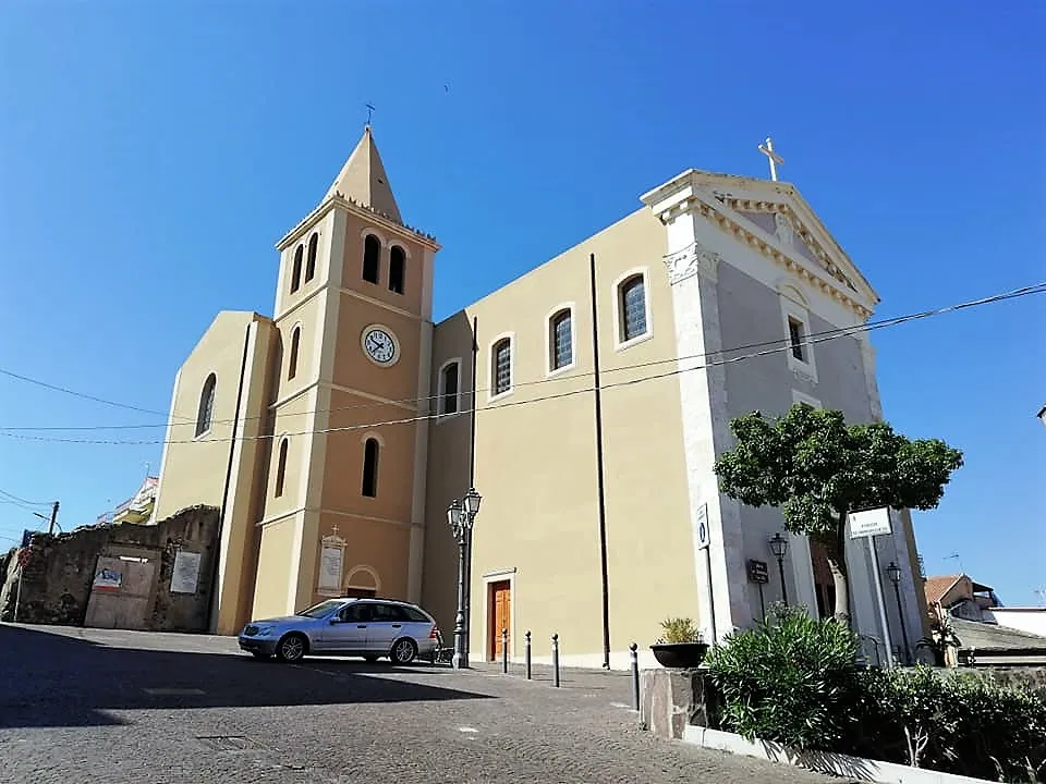 Photo showing: Esterno panorama.