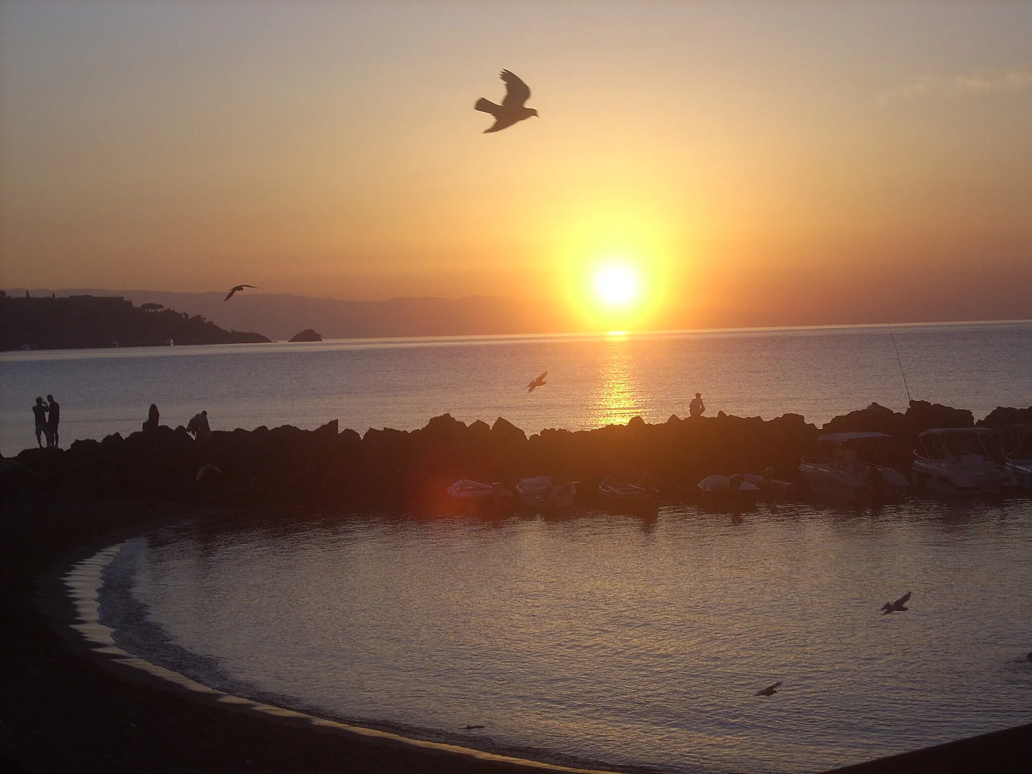 Photo showing: dawn at Giardini Naxos, Sicily, the morning of Ferragosto