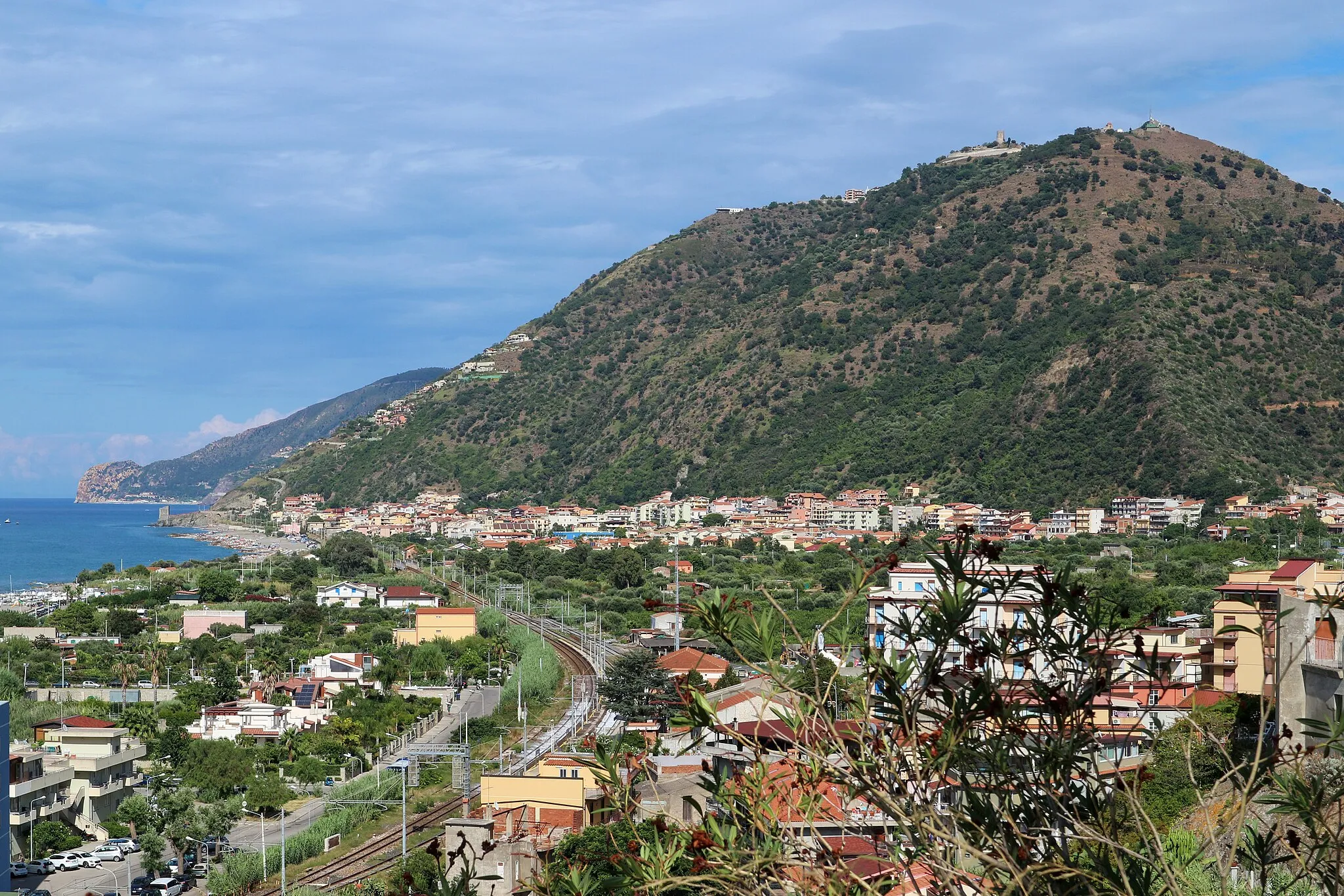 Photo showing: Panorama dal castello di Brolo