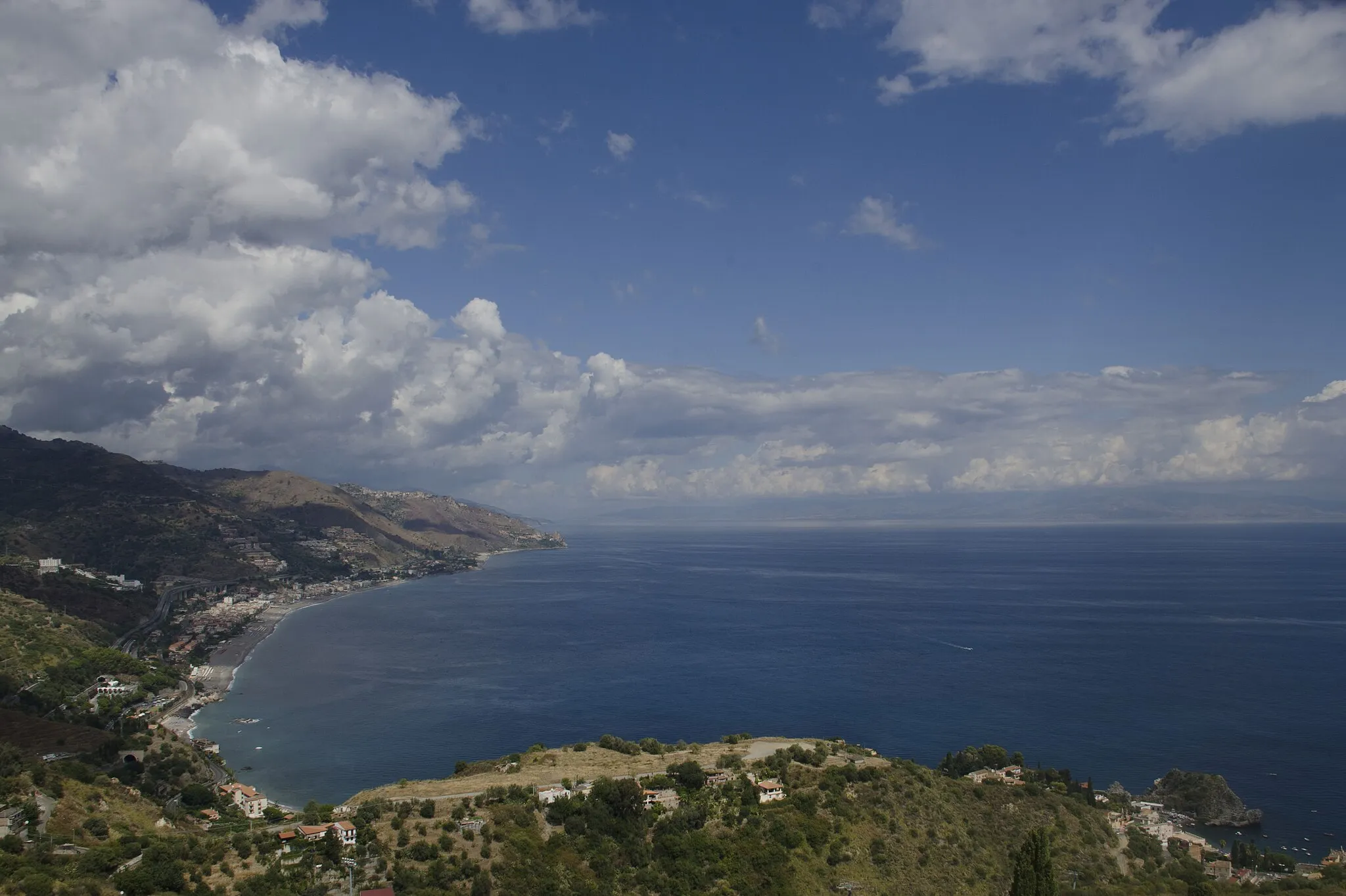 Photo showing: Coast looking northward from Taormina, Sicily. Compare to 1899 view
