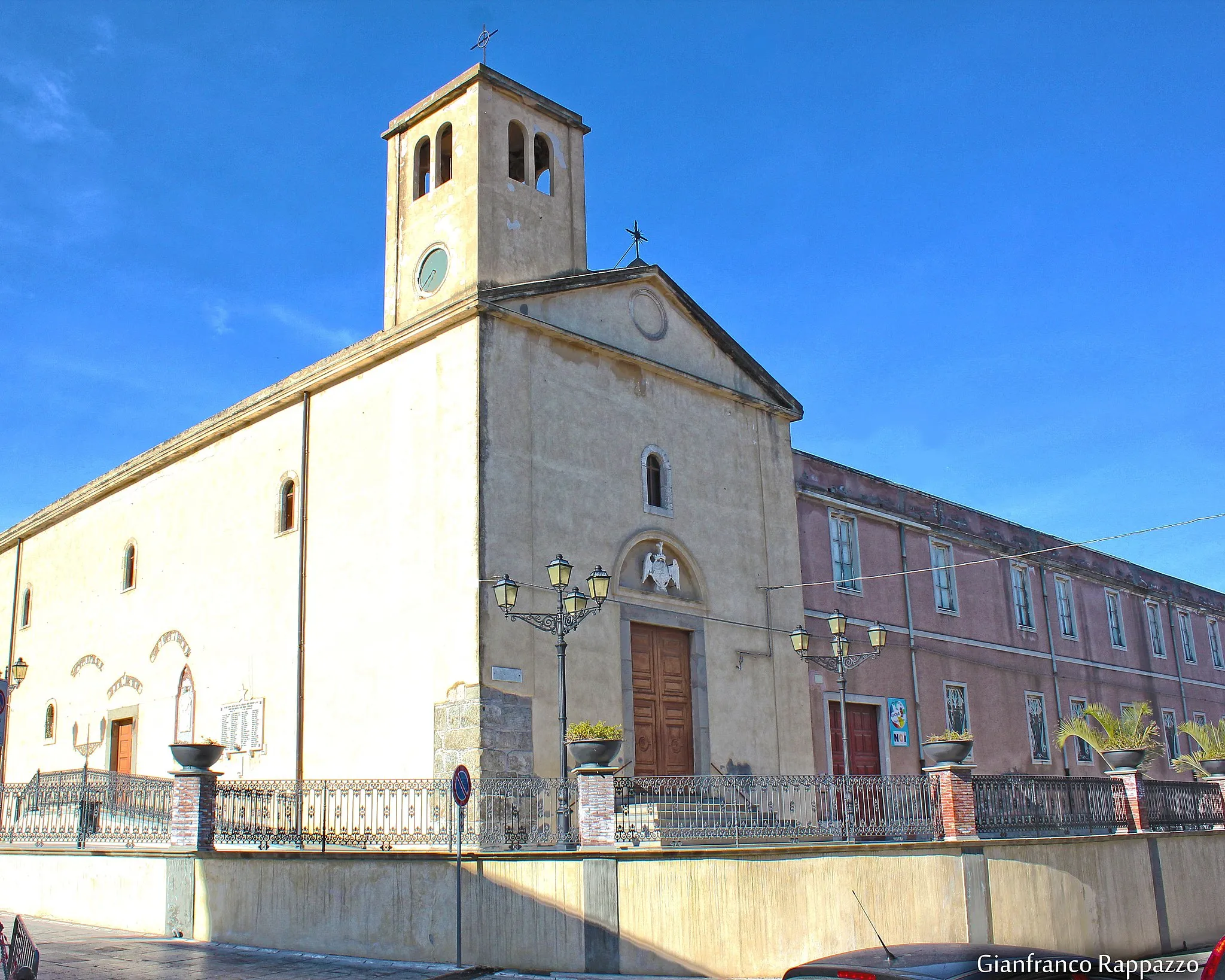 Photo showing: Chiesa Sacro Cuore, esterno. Chiesa del Sacro Cuore, ex chiesa di Santa Maria di Gesù dei frati francescani dell'Ordine minore osservante conventuale.