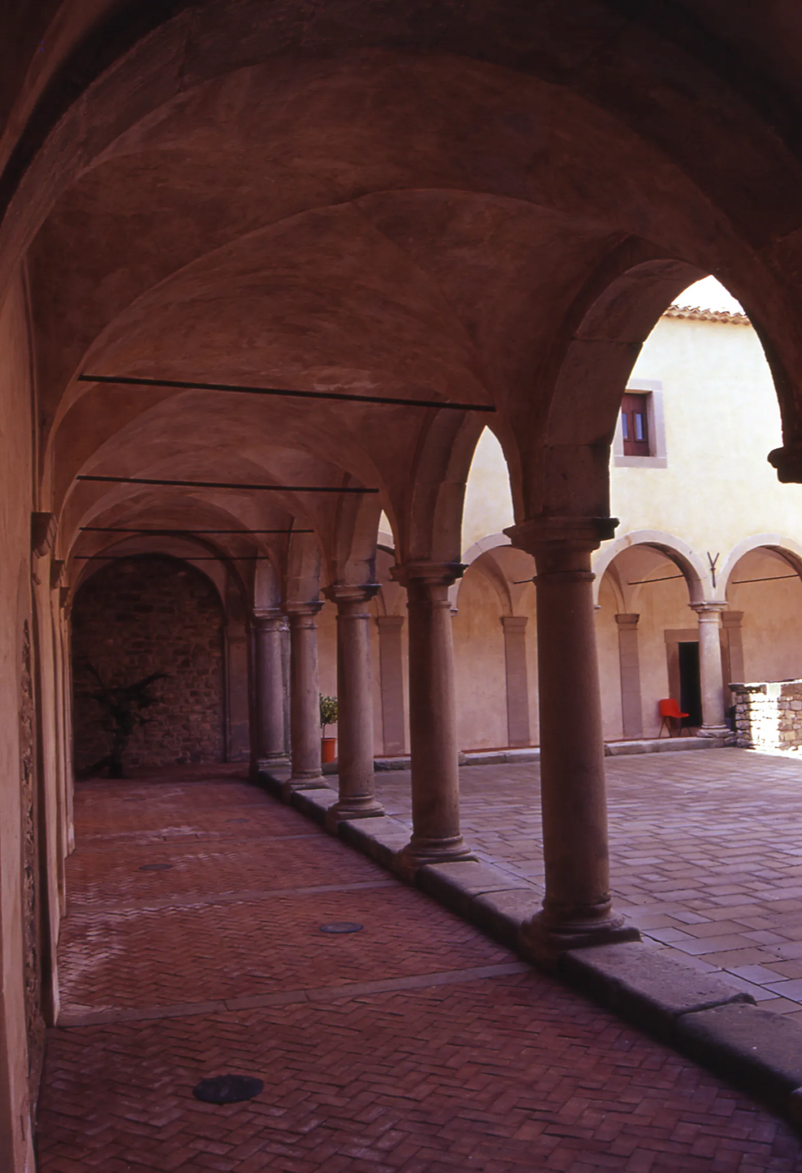 Photo showing: Il Chiostro rinascimentale del Convento dei Carmelitani.