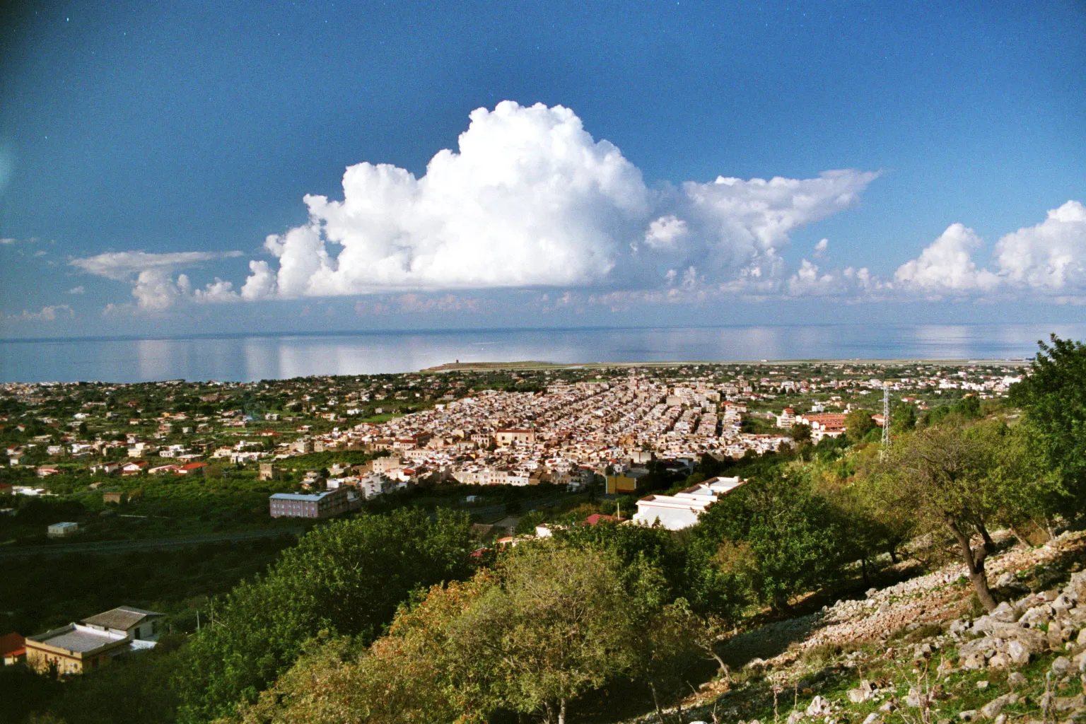 Photo showing: Cinisi, Italy

Overview from a mountain, at the coast the airport of Palermo
