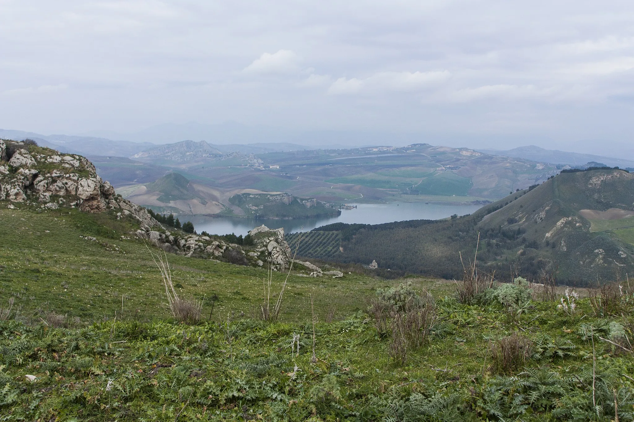 Photo showing: Lago Garcia dalla Rocca di Entella