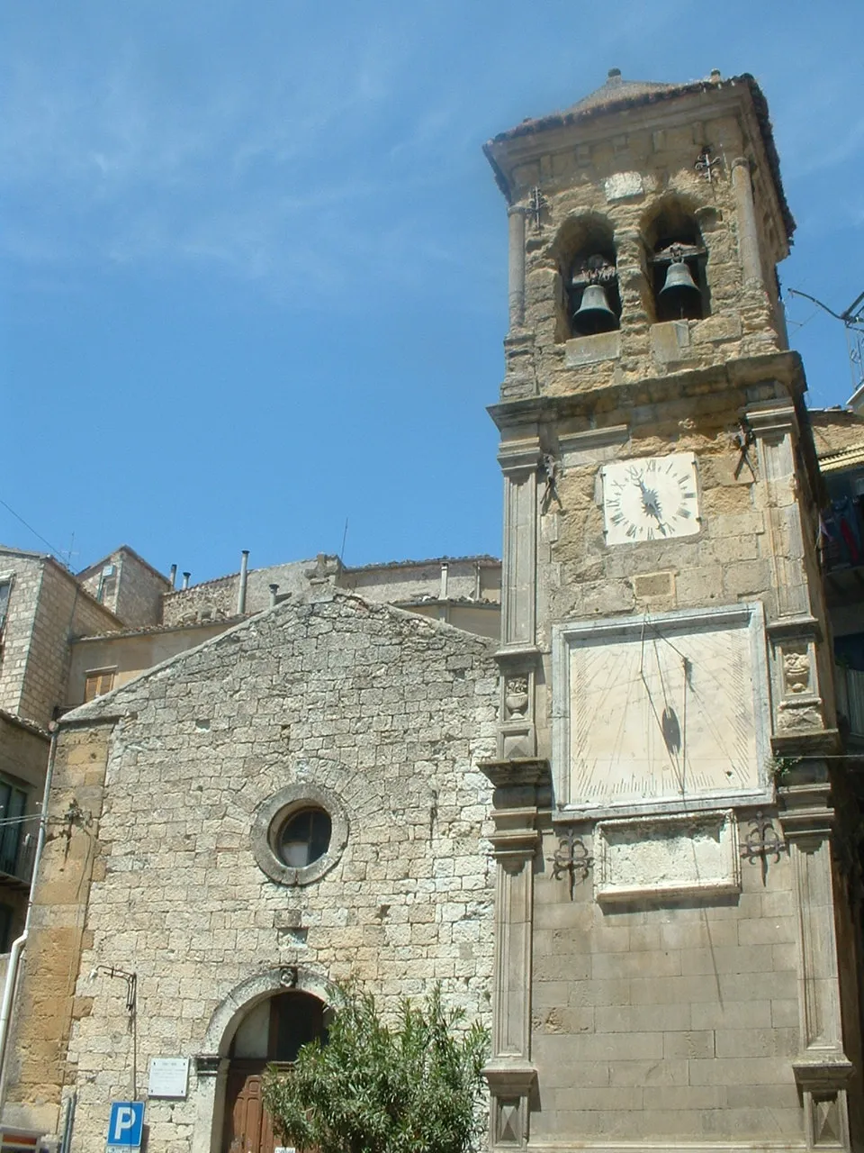 Photo showing: Petralia Sottana (PA), Chiesa della Misericordia con torre campanaria e meridiana (1613).