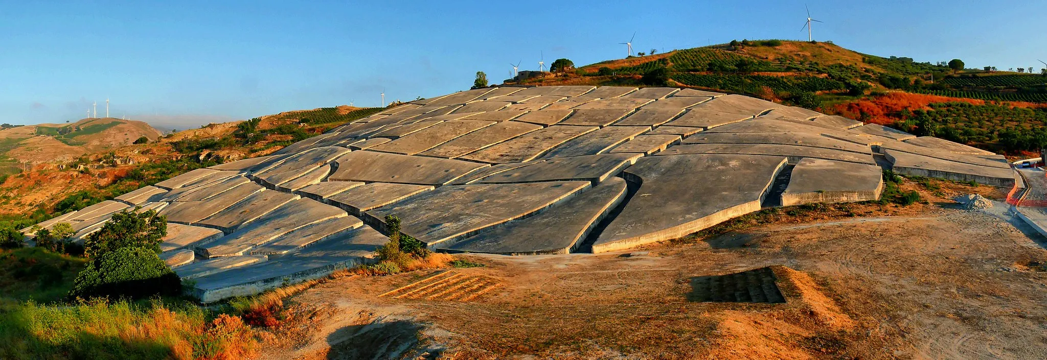 Photo showing: The "Cretto di Burri" of Gibellina, by Gabriel Valentini : general view