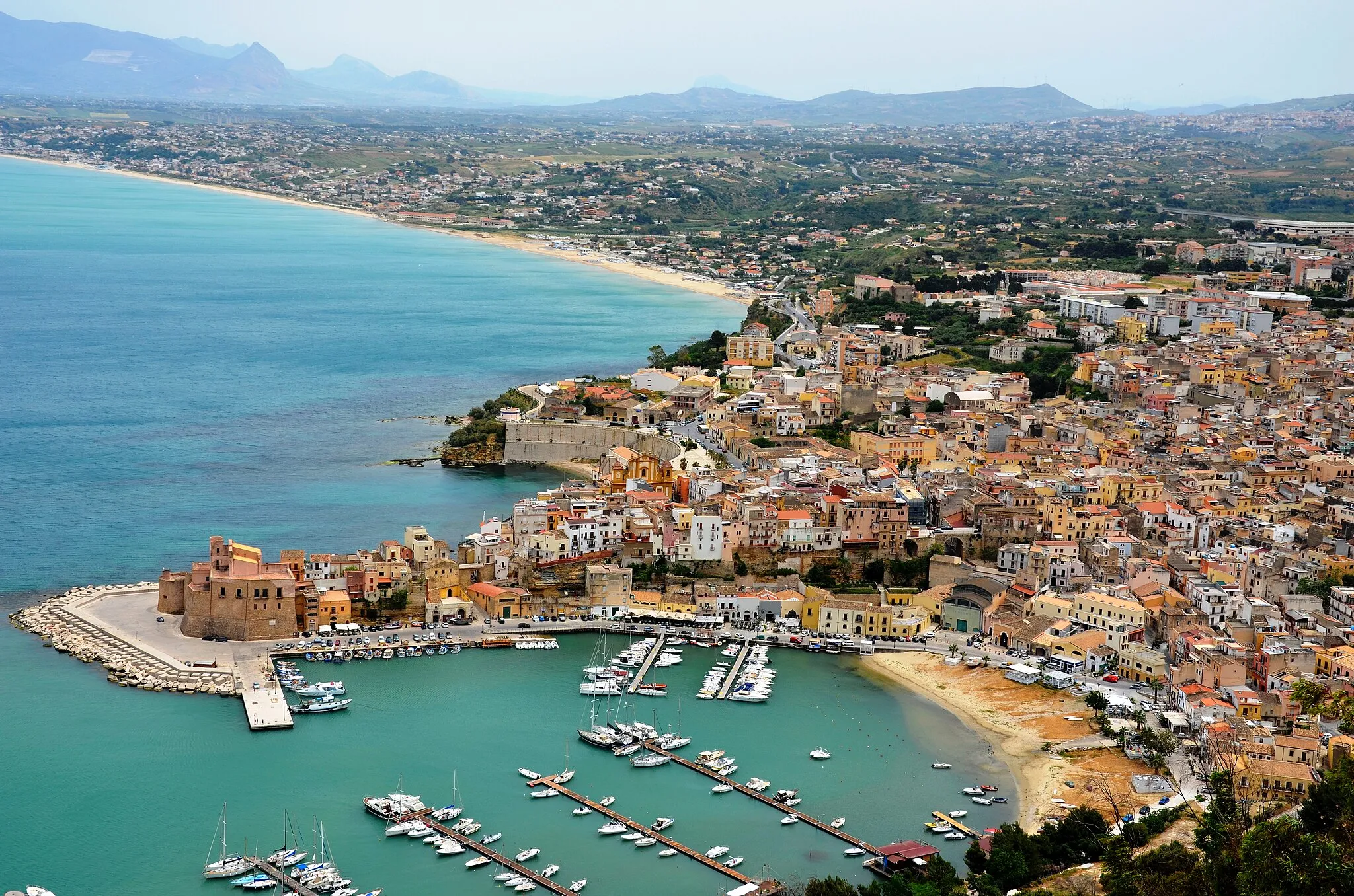 Photo showing: Harbour of Castellammare del Golfo, Sicily