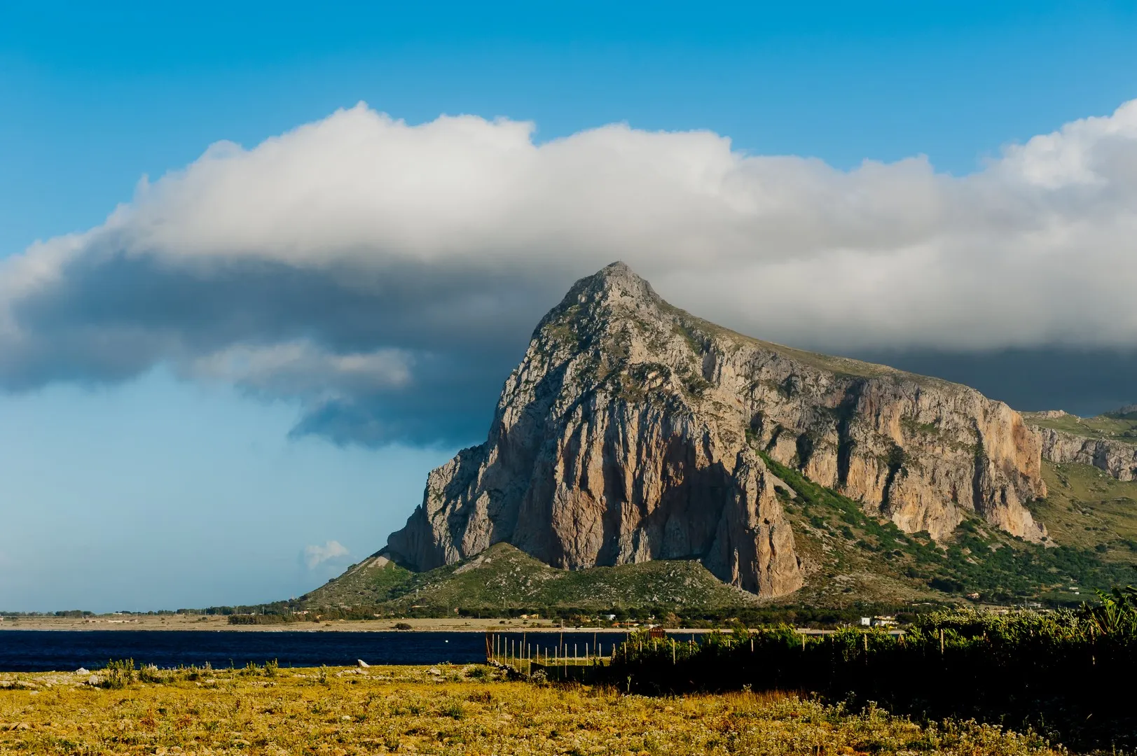 Photo showing: Panorama con lo sfondo di Monte Monaco