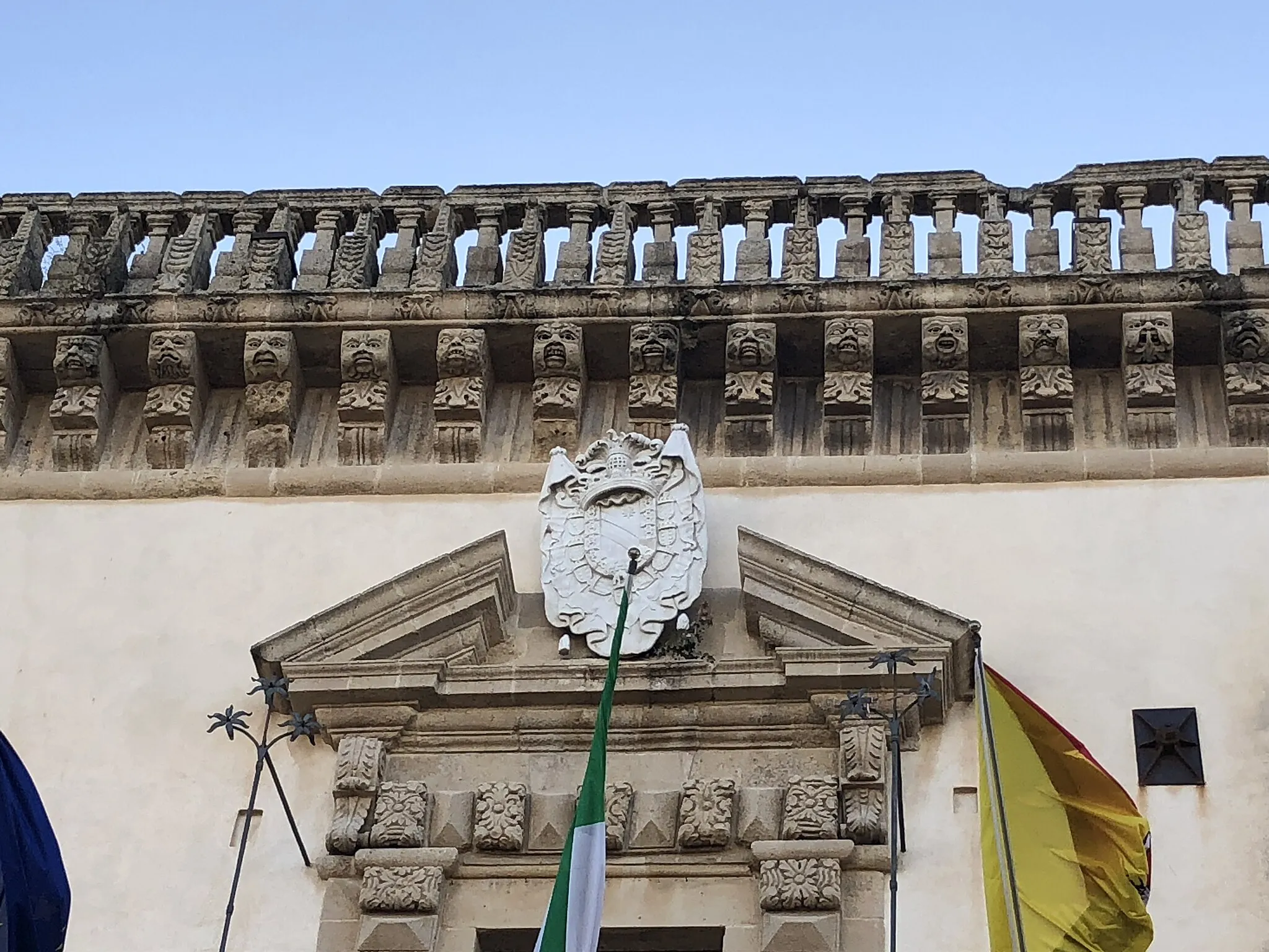 Photo showing: Stemma del palazzo comunale di Francofonte