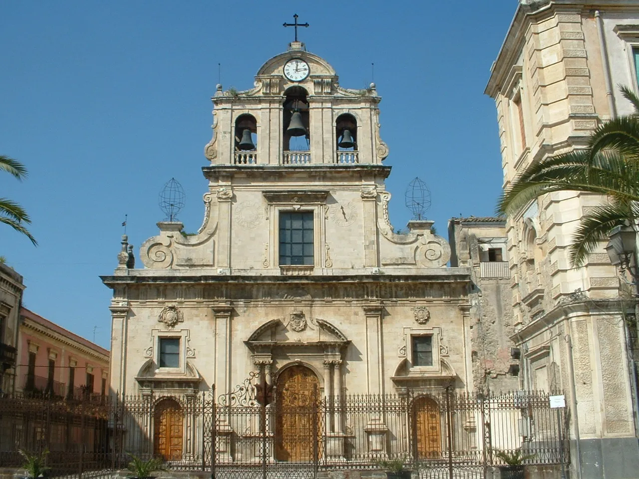 Photo showing: Lentini, façade of the Parish Church of St Maria la Cava and St Alfius (1693).