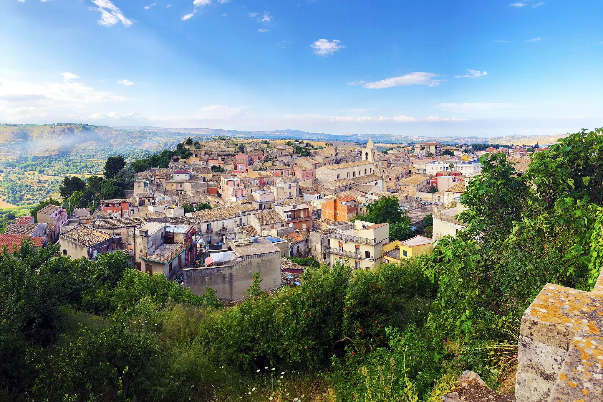 Photo showing: Scorcio di Palazzolo con il castello