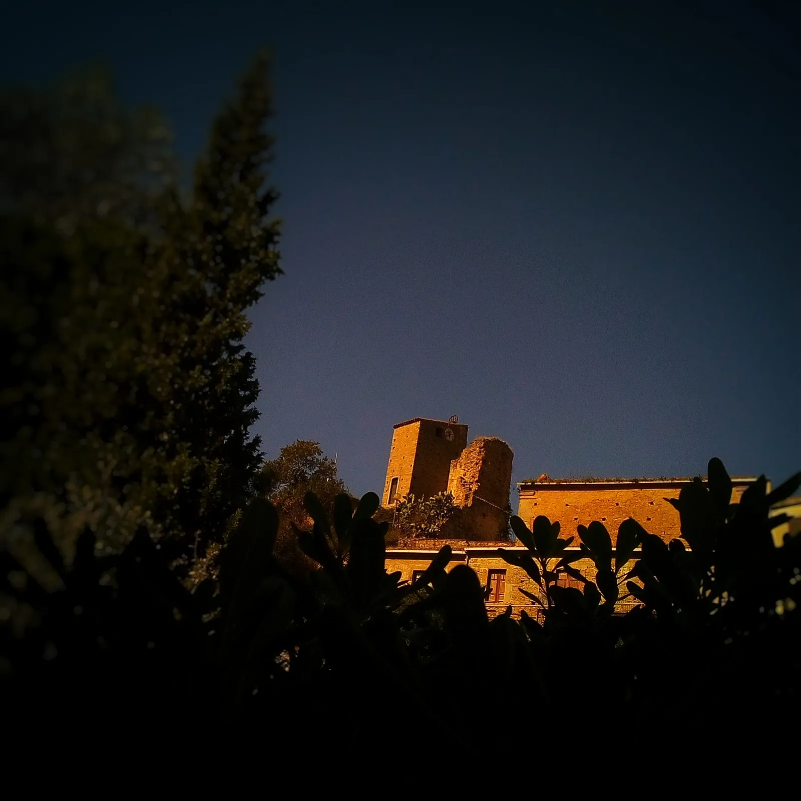 Photo showing: Castello di Sinagra visto dalla villa comunale