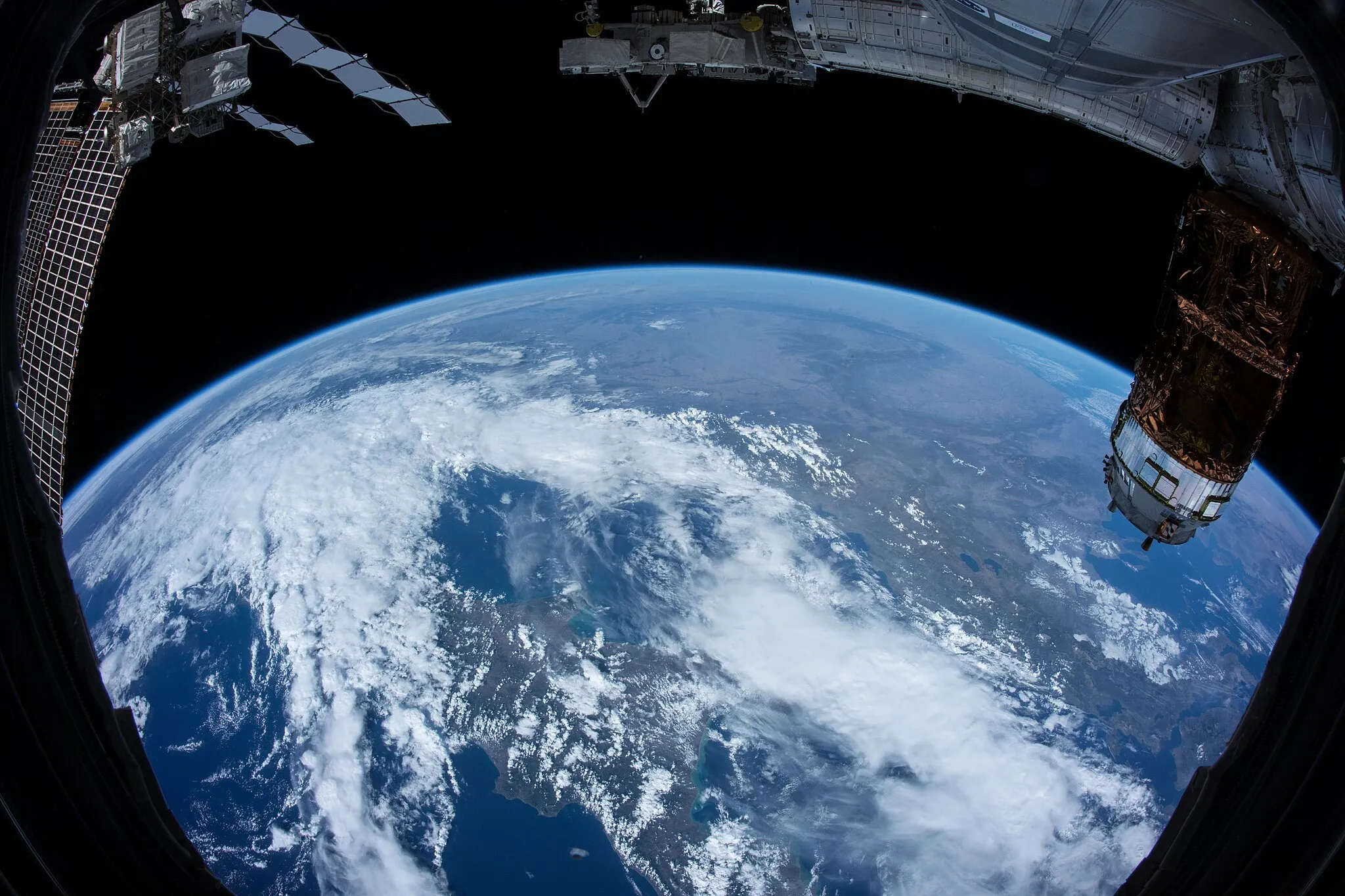 Photo showing: View of Earth taken during ISS Expedition 57.