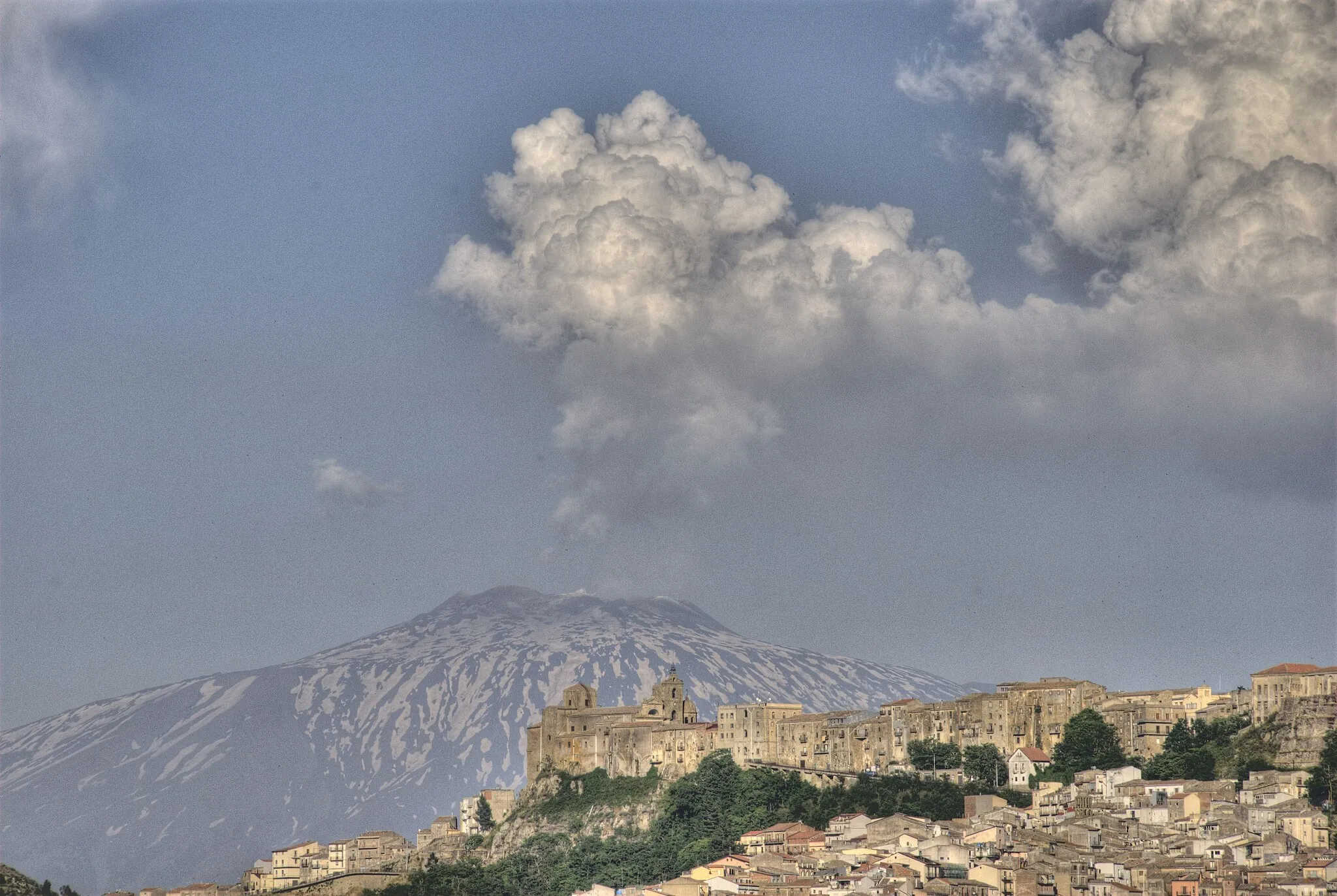 Photo showing: Troina e gli sbuffi dell'Etna