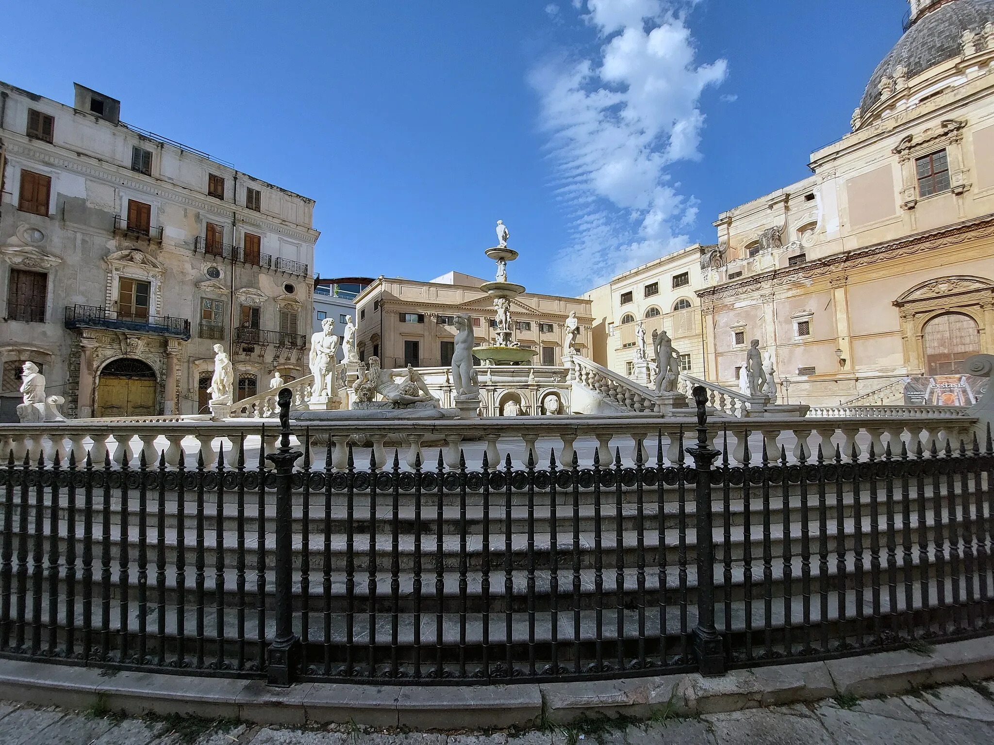 Photo showing: Fountain, "Fontana Pretoria", 1554, Piazza Pretoria, Palermo, Italien