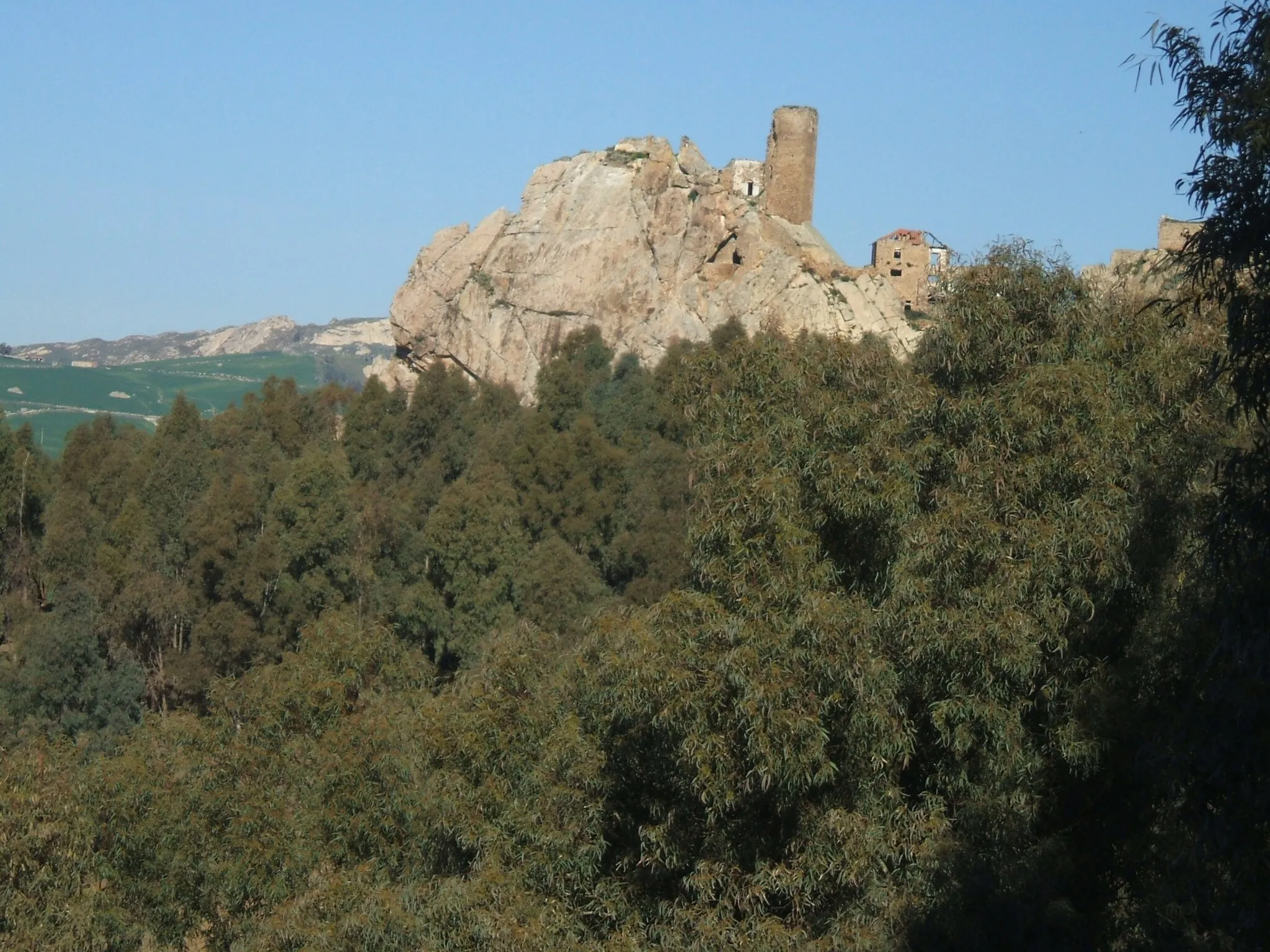 Photo showing: Aidone EN_Sicilia: castello di Pietratagliata, da un'insolita prospettiva