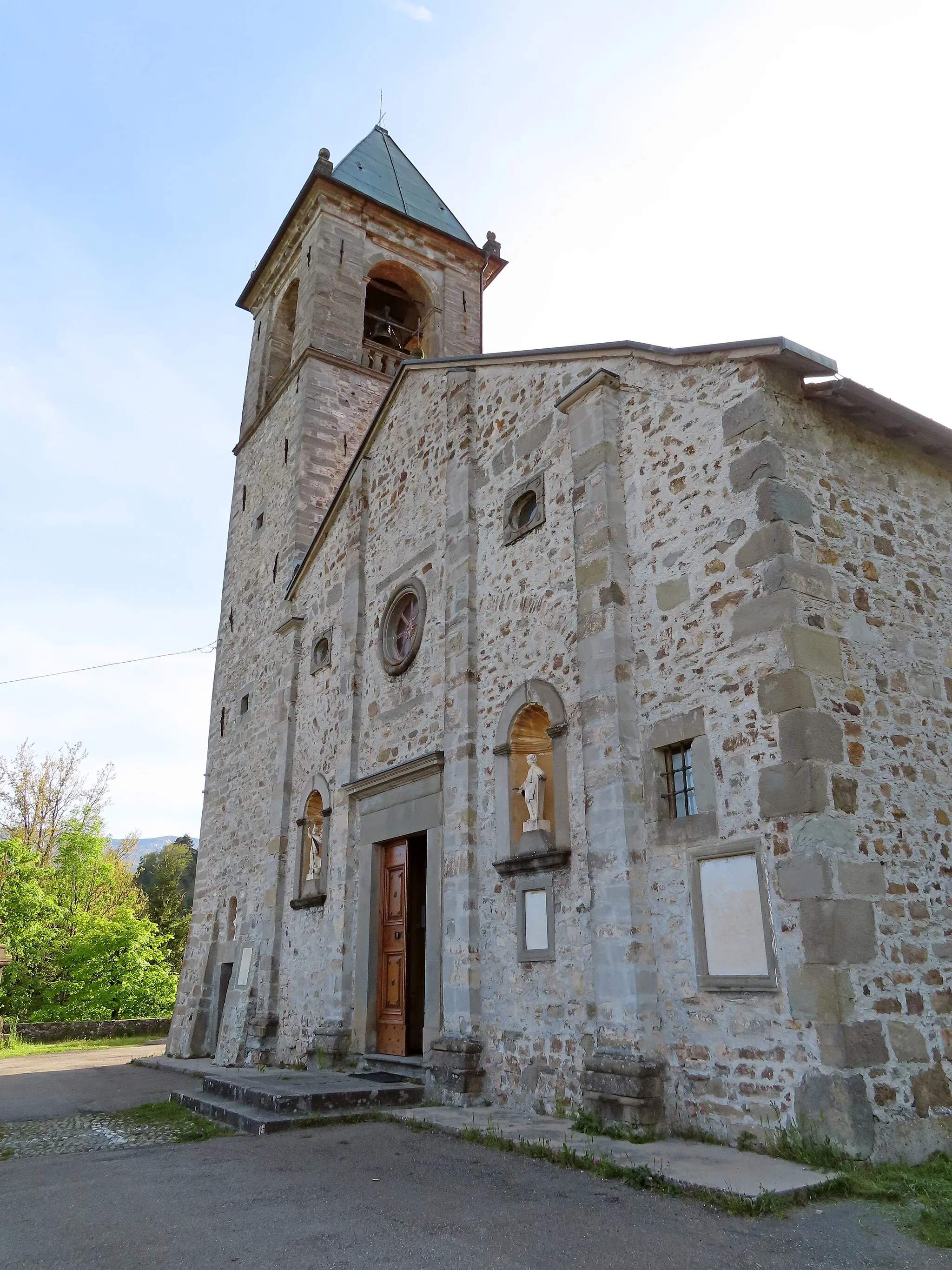 Photo showing: Facciata della chiesa dei Santi Lorenzo e Michele