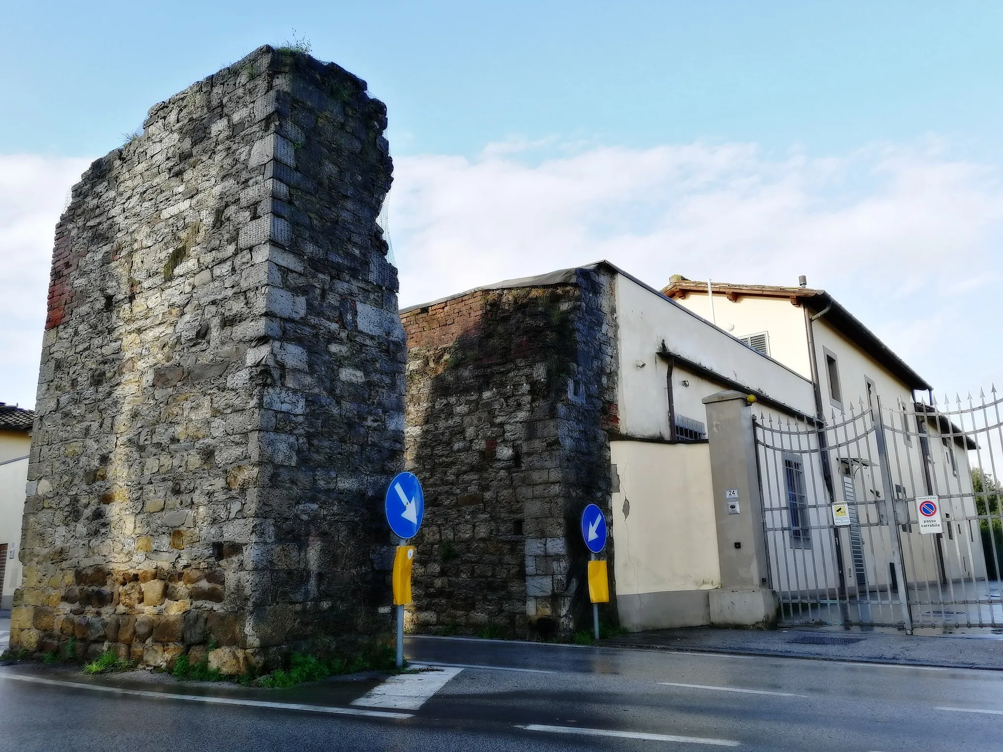 Photo showing: La torre di castelnuovo 2019