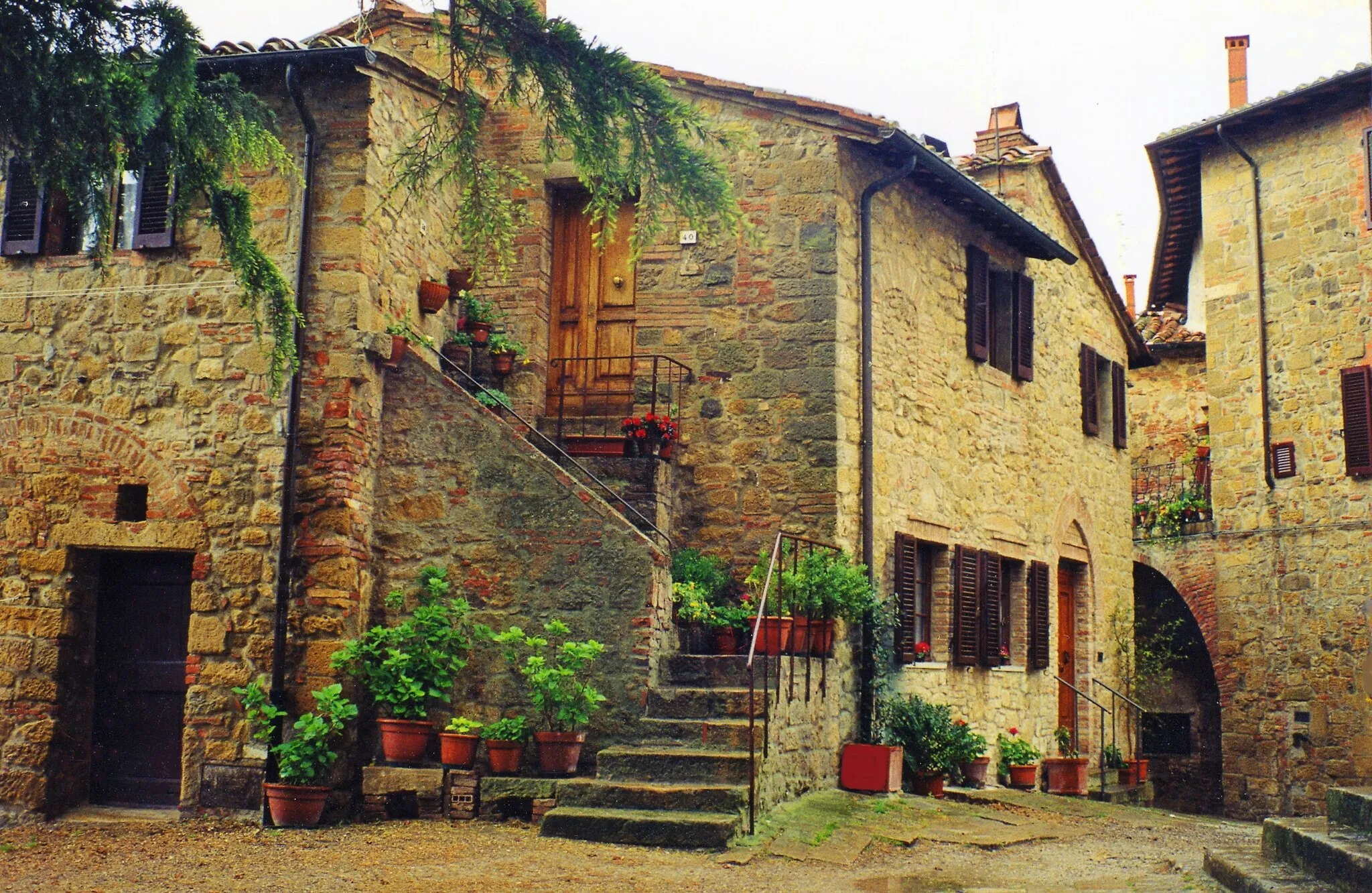 Photo showing: Uno dei Borghi medievali più belli della Val d'Orcia