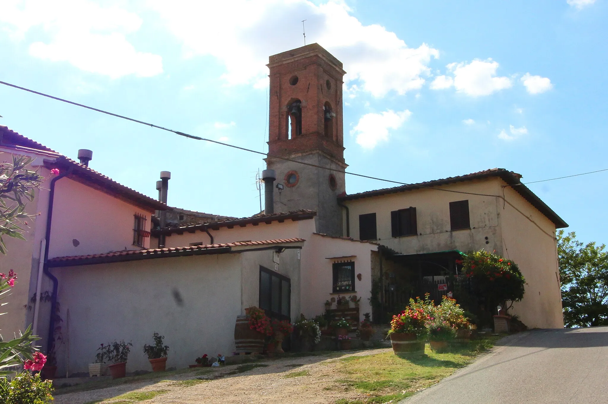 Photo showing: Church Santa Maria a Villacastelli, Localita Villa Castelli, Ulignano, hamlet of San Gimignano, Province of Siena, Tuscany, Italy