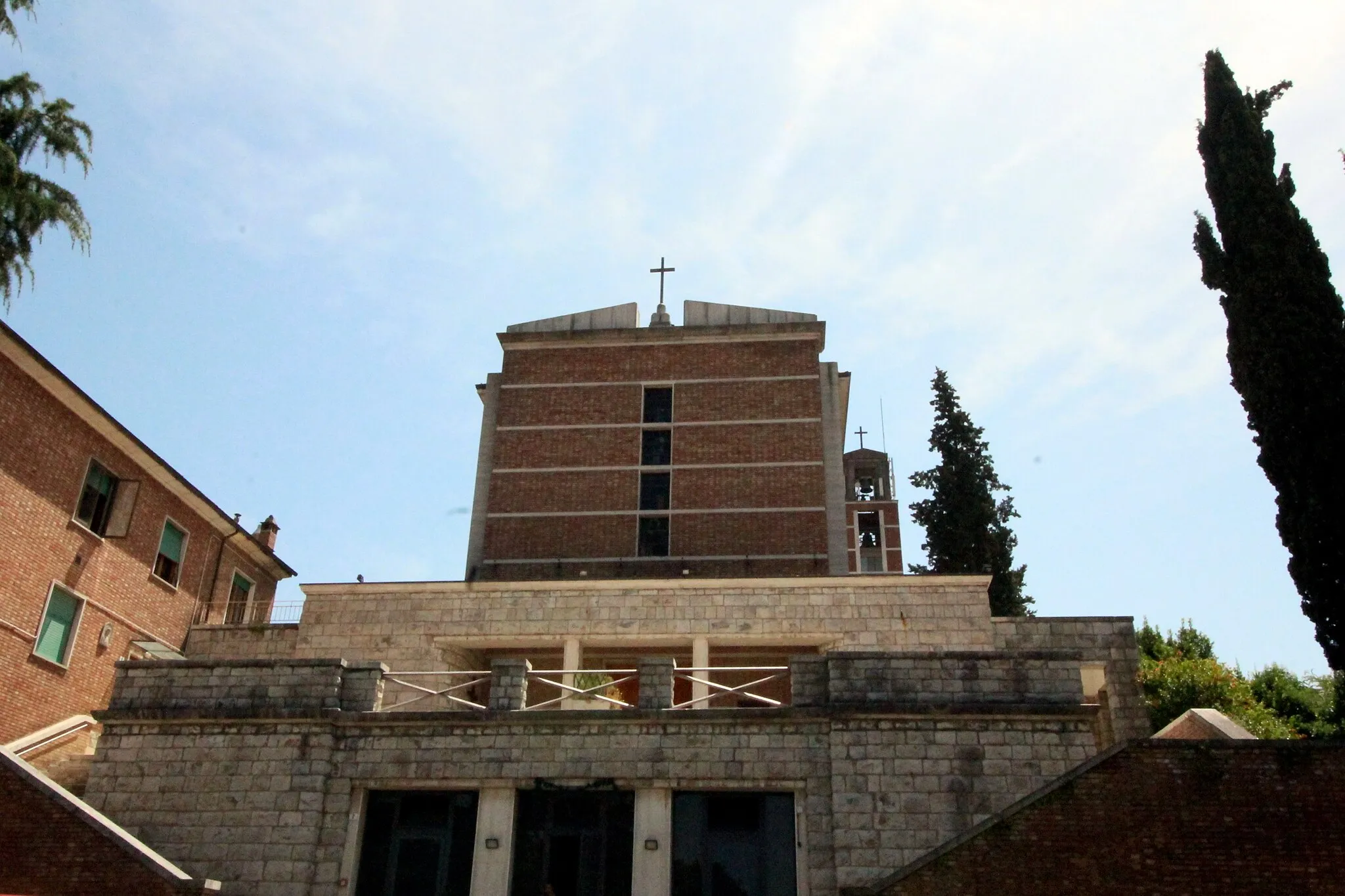 Photo showing: Facade of the Church Santa Maria Immacolata, Part of the Parrocchia di San Francesco all’Alberino, Ravacciano, a hamlet of Siena, Province of Siena, Tuscany, Italy