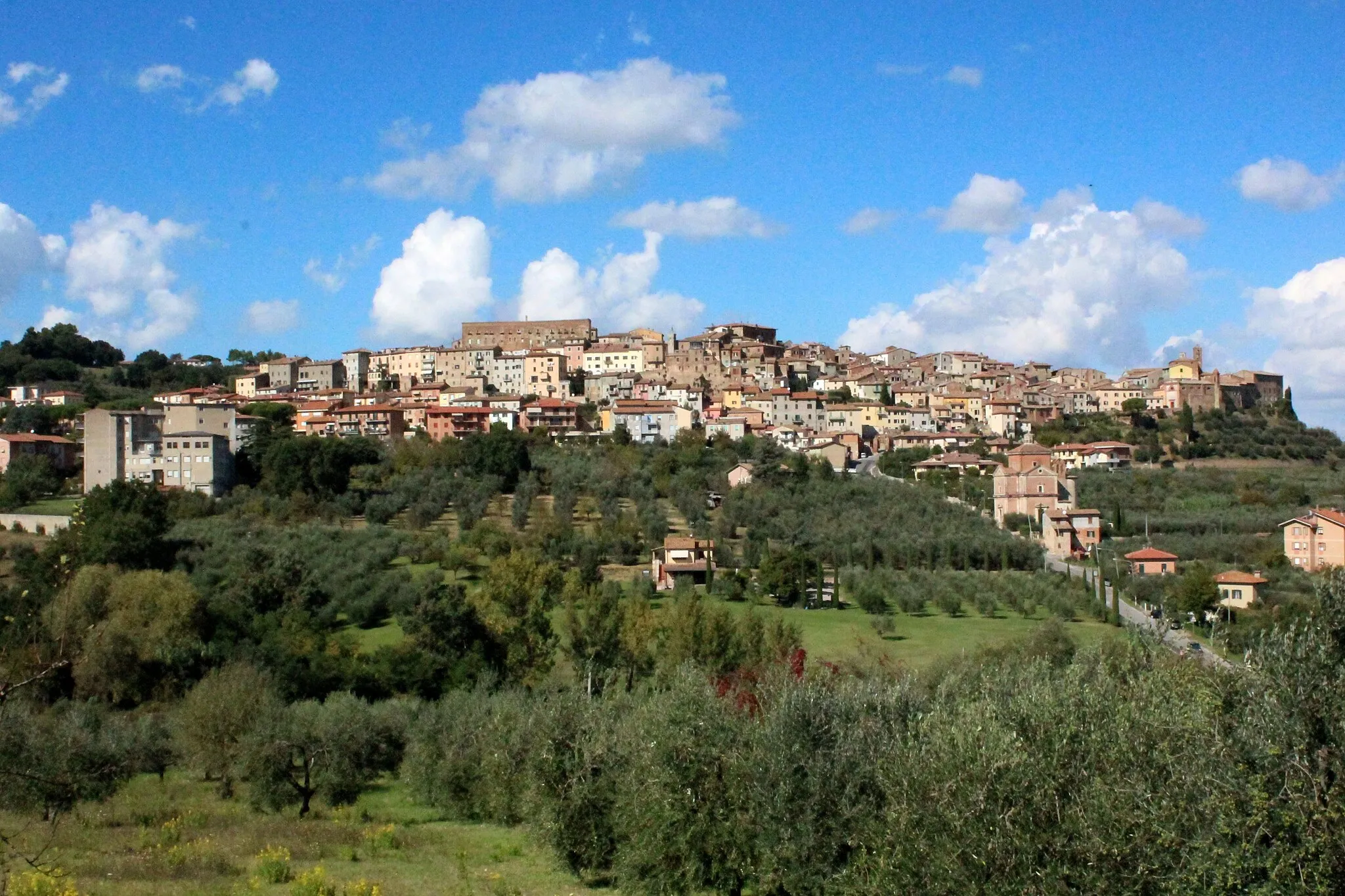 Photo showing: Panorama of Chianciano (Old town of Chianciano Terme, also Chianciano Paese called), Province of Siena, Tuscany, Italy