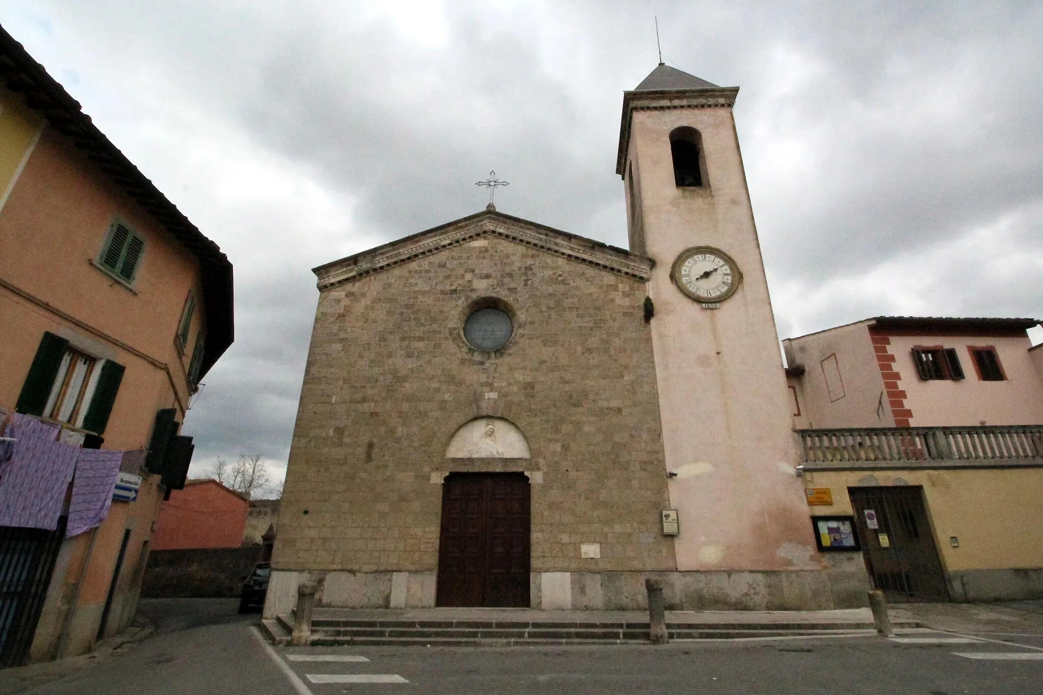 Photo showing: Church Santa Maria Assunta, Staggia Senese, hamlet of Poggibonsi, Province of Siena, Tuscany, Italy
