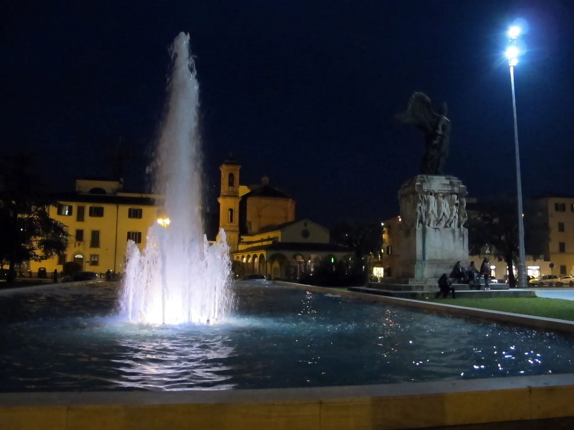 Photo showing: Empoli, piazza della vittoria di notte