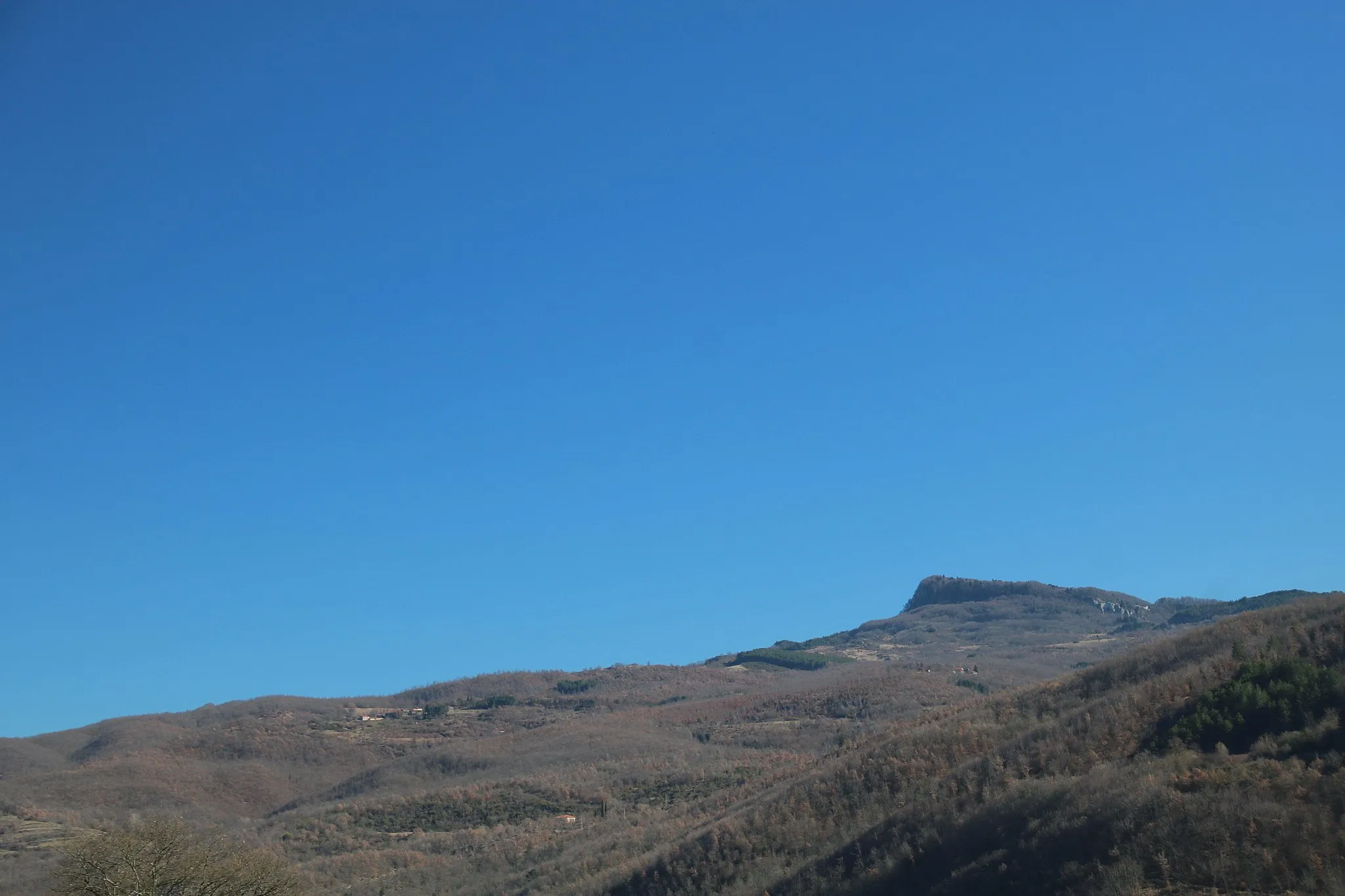 Photo showing: Via Ghibellina, veduta del Monte Penna