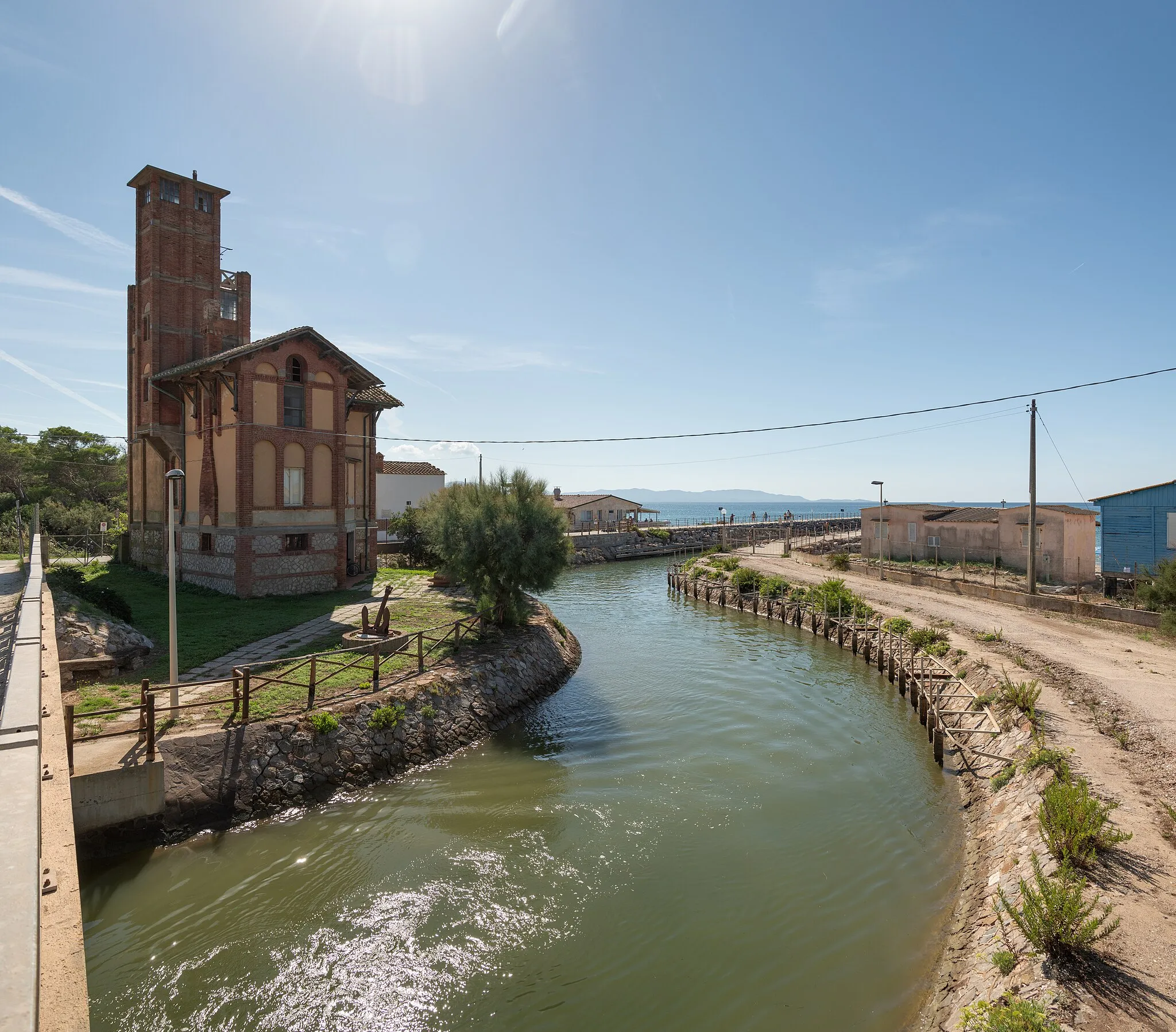 Photo showing: Fosso della Valnera - Carbonifera, Piombino, Italia