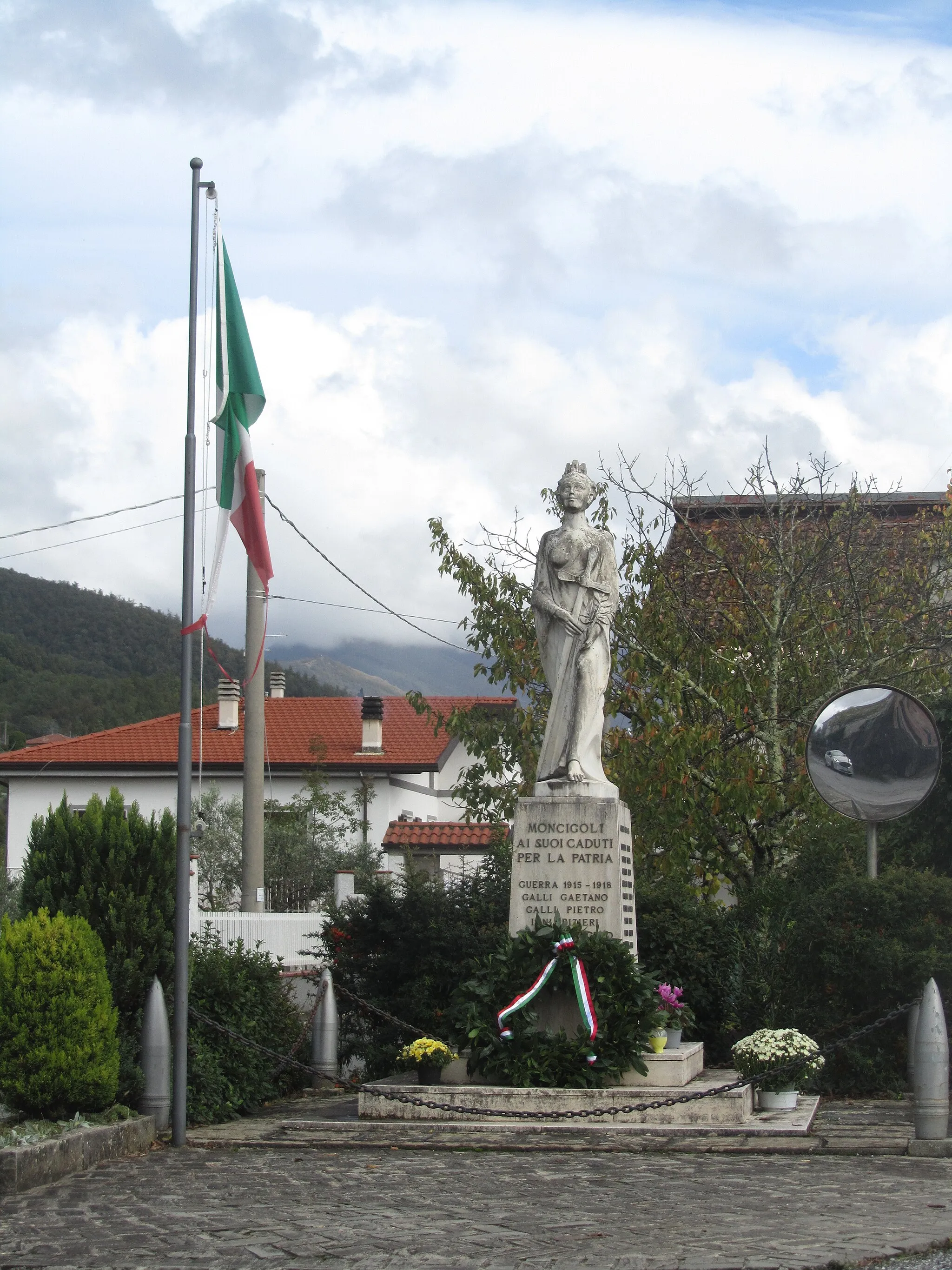 Photo showing: Monumento ai Caduti di Moncigoli, provincia di Massa-Carrara.