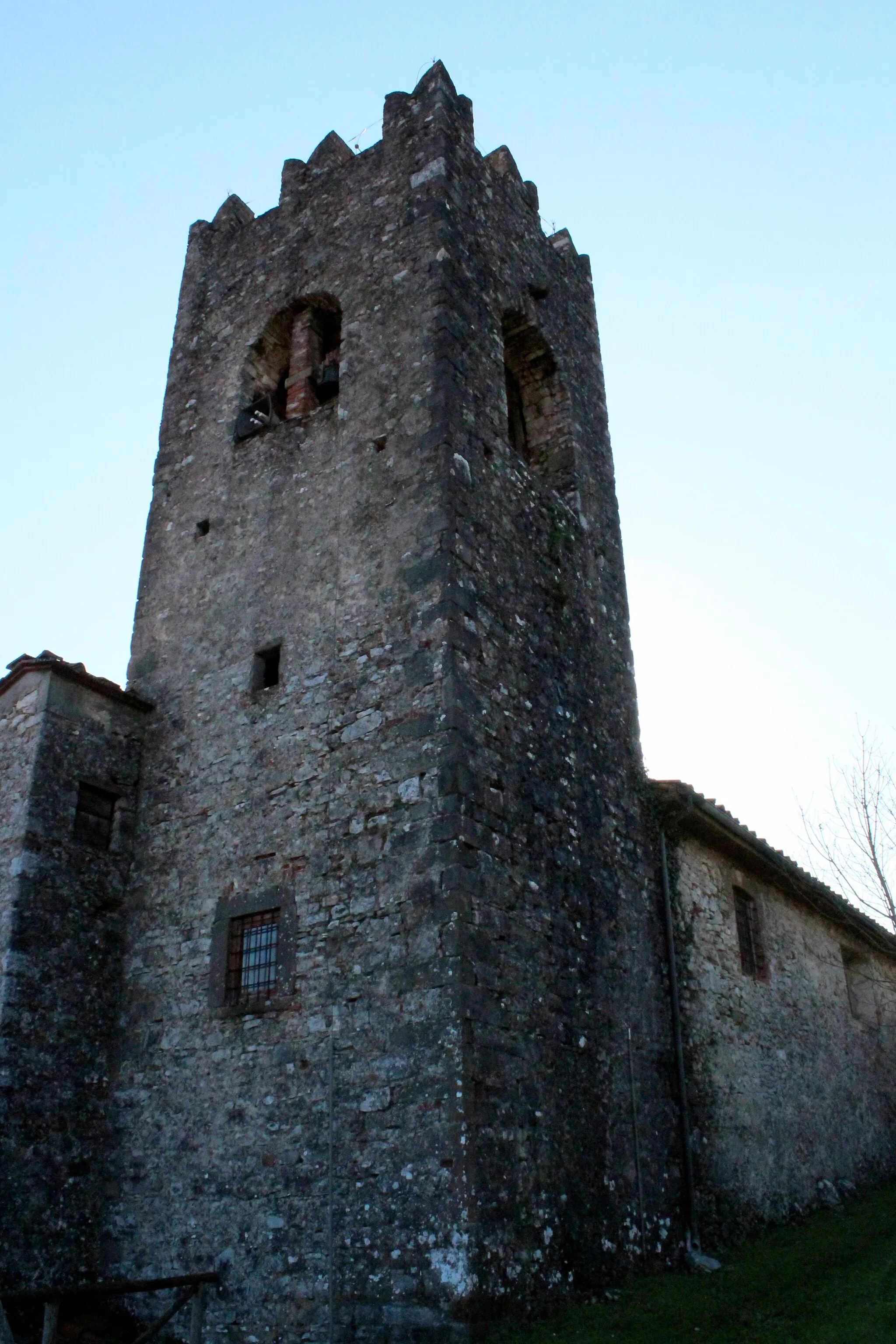 Photo showing: Campanile of the Church Santa Maria Assunta in Rocca, hamlet of Borgo a Mozzano, Province of Lucca, Tuscany, Italy