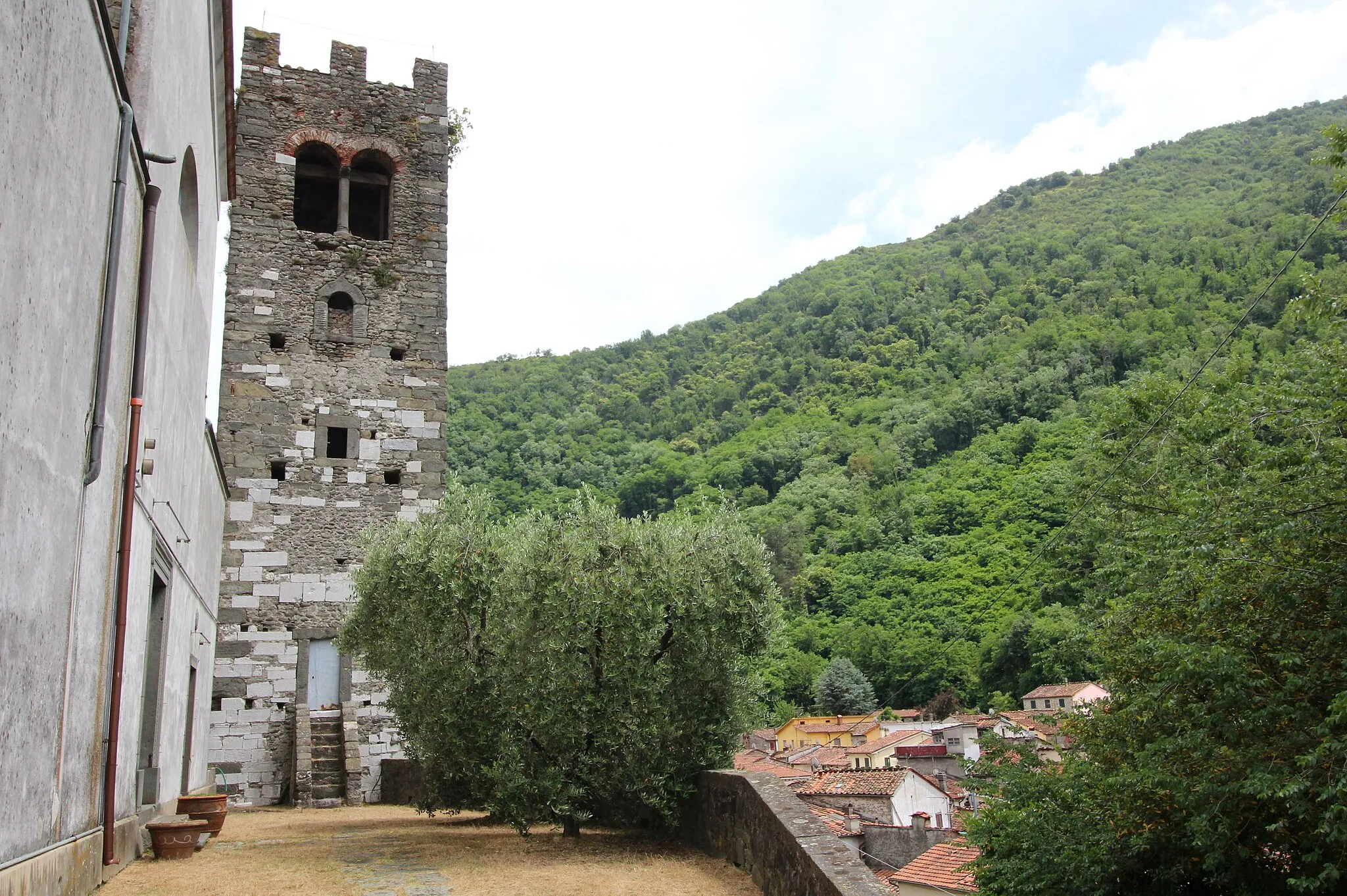 Photo showing: church San Pietro, Anchiano, hamlet of Borgo a Mozzano, Province of Lucca, Tuscany, Italy