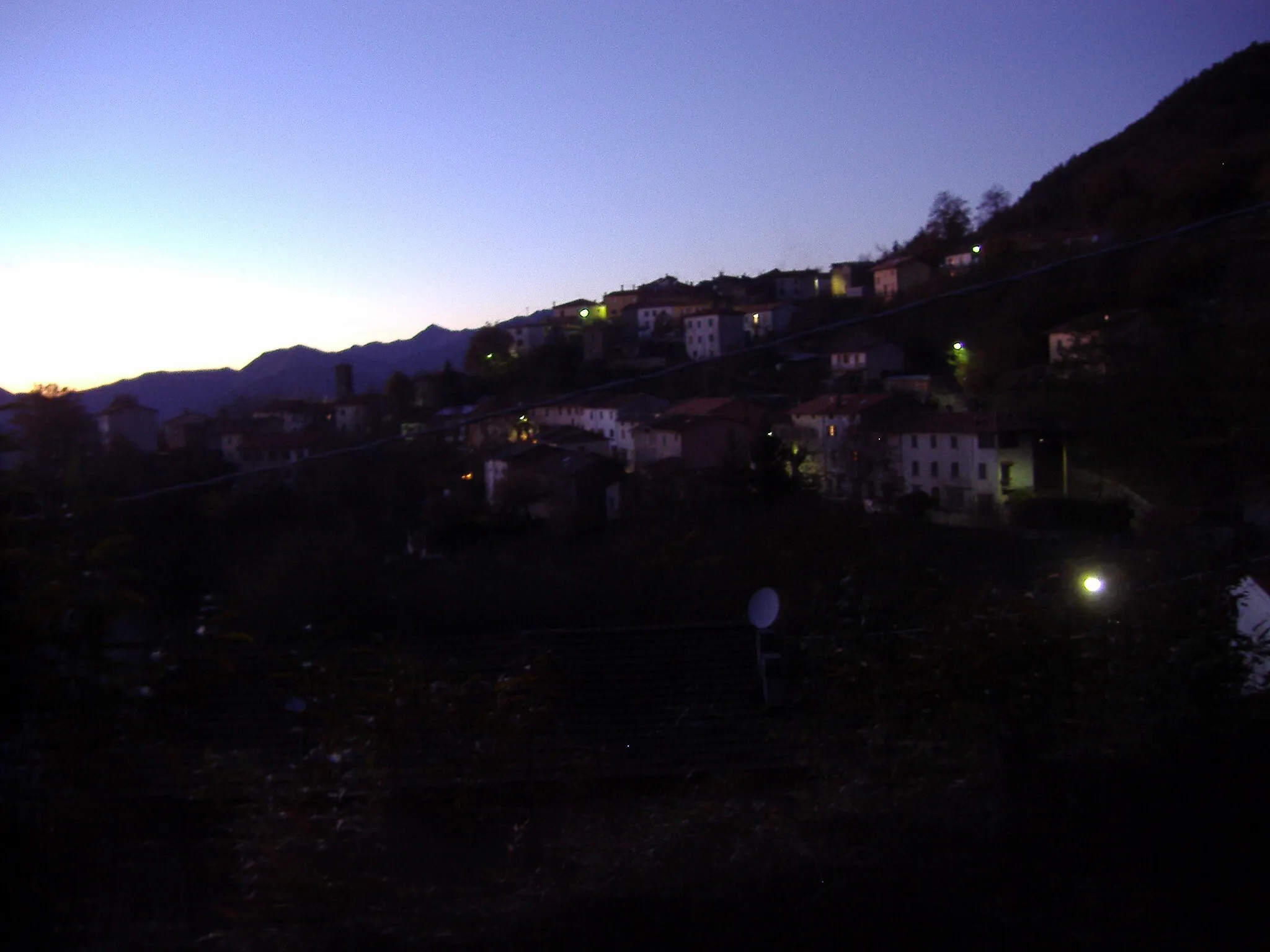 Photo showing: Veduta notturna di Prataccio, Piteglio (PT)