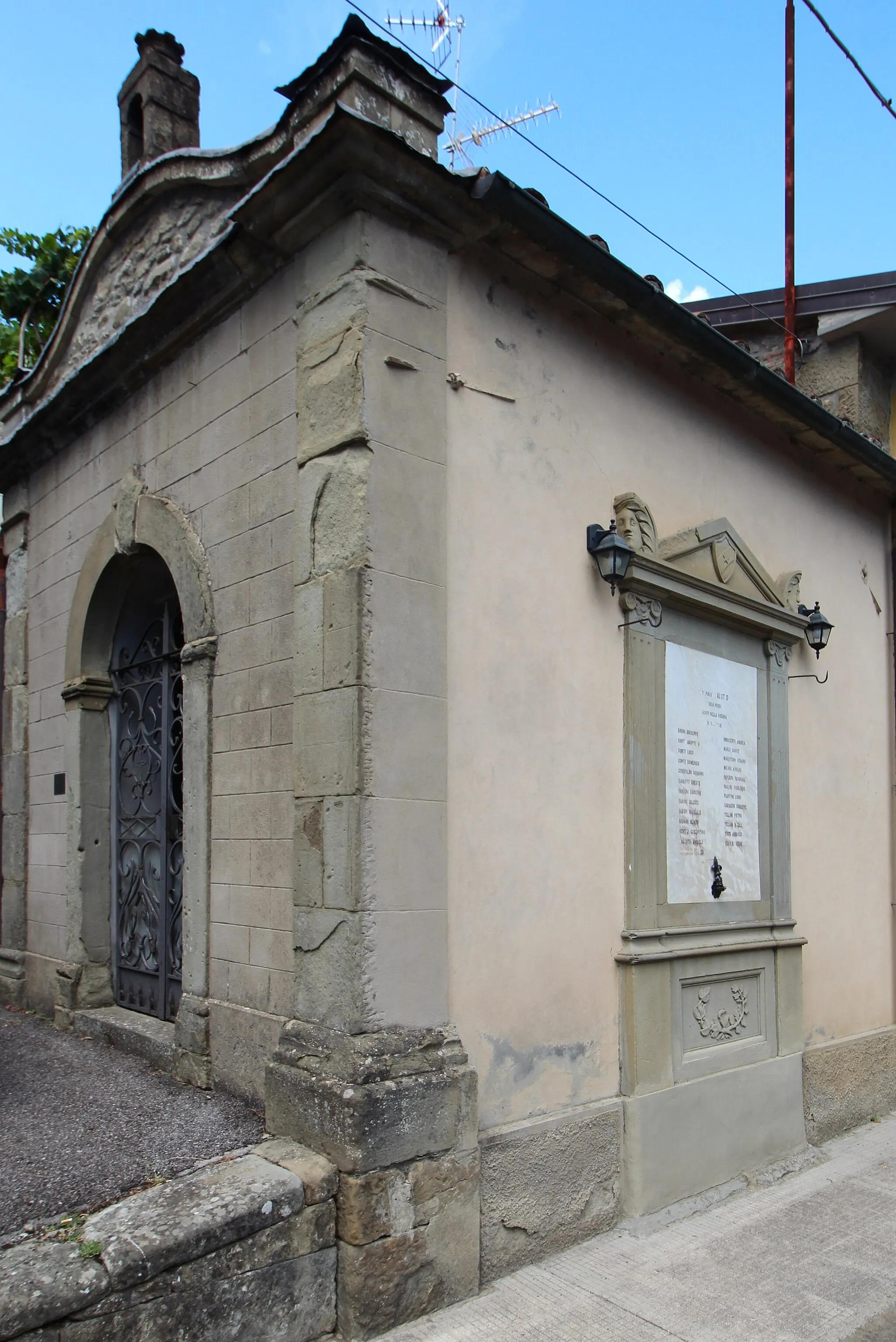 Photo showing: Chapel Cappella di Salutio, Salutio, hamlet of Castel Focognano, Province of Arezzo, Tuscany, Italy