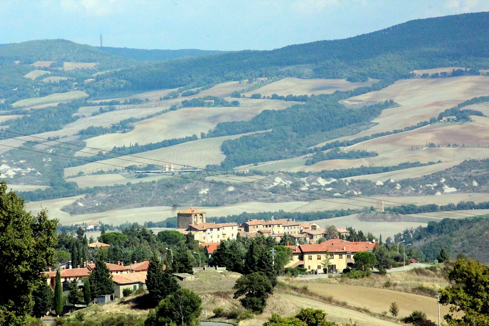 Photo showing: Panorama of Contignano, hamlet of Radicofani, Val d’Orcia, Province of Siena, Tuscany, Italy
